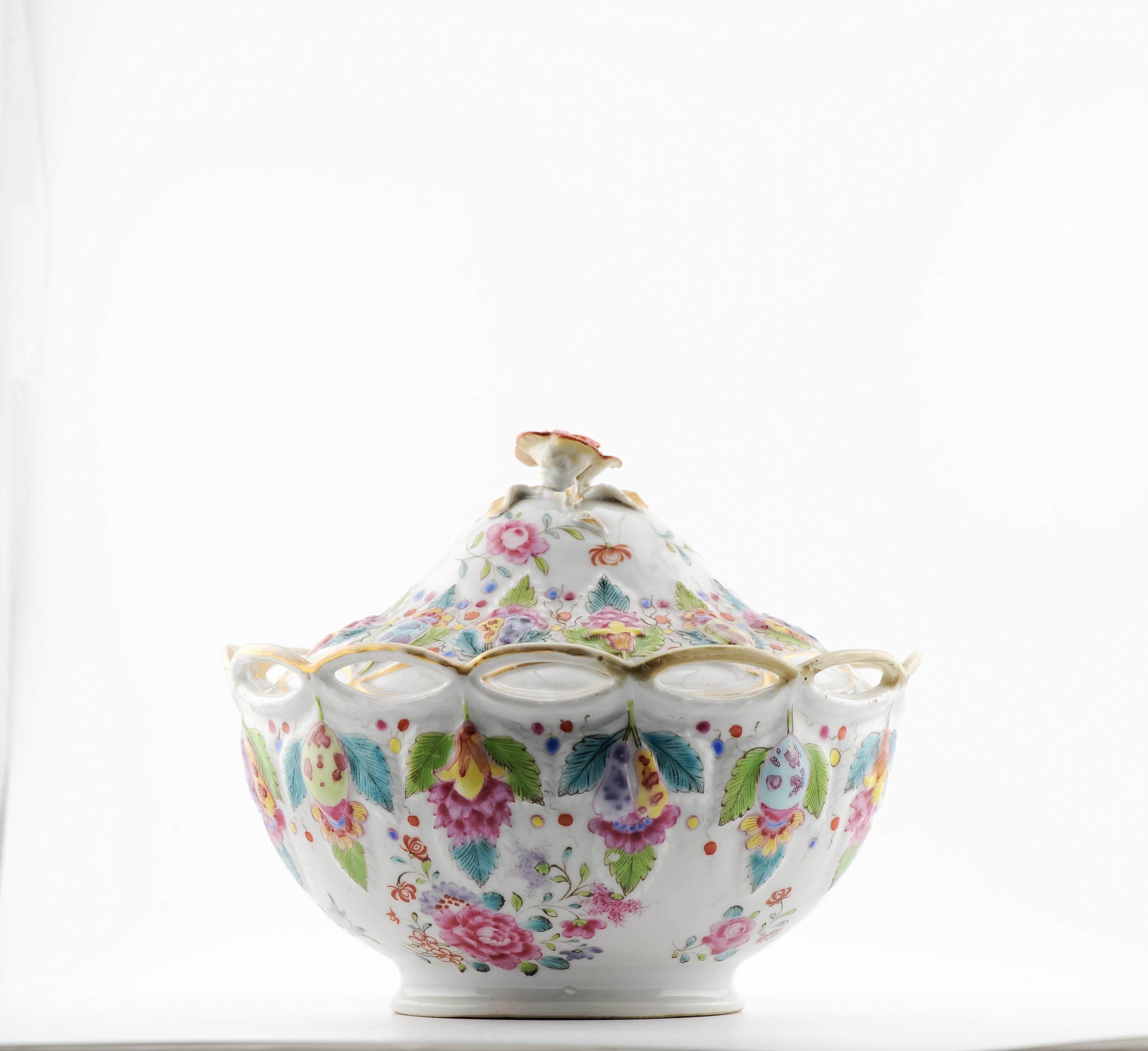 Antike chinesische FAMILLE ROSE 'FRUIT-AND-FESTOON MOLDED' OVAL TUREEN China, 18C im Angebot 2