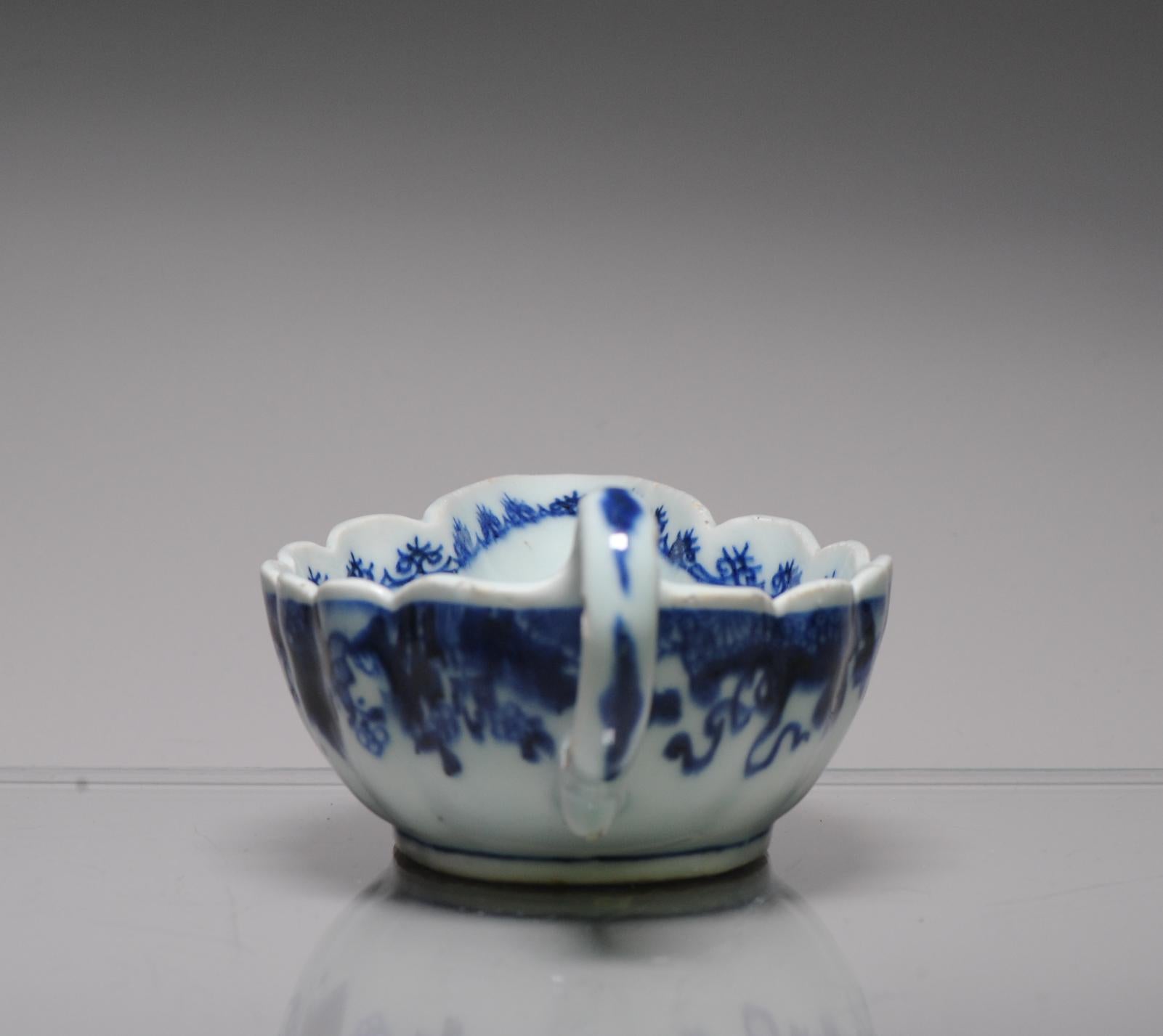 Qing Antique 18C Chinese Porcelain Blue and White Qianlong Leaf Sauceboat Bowl China For Sale