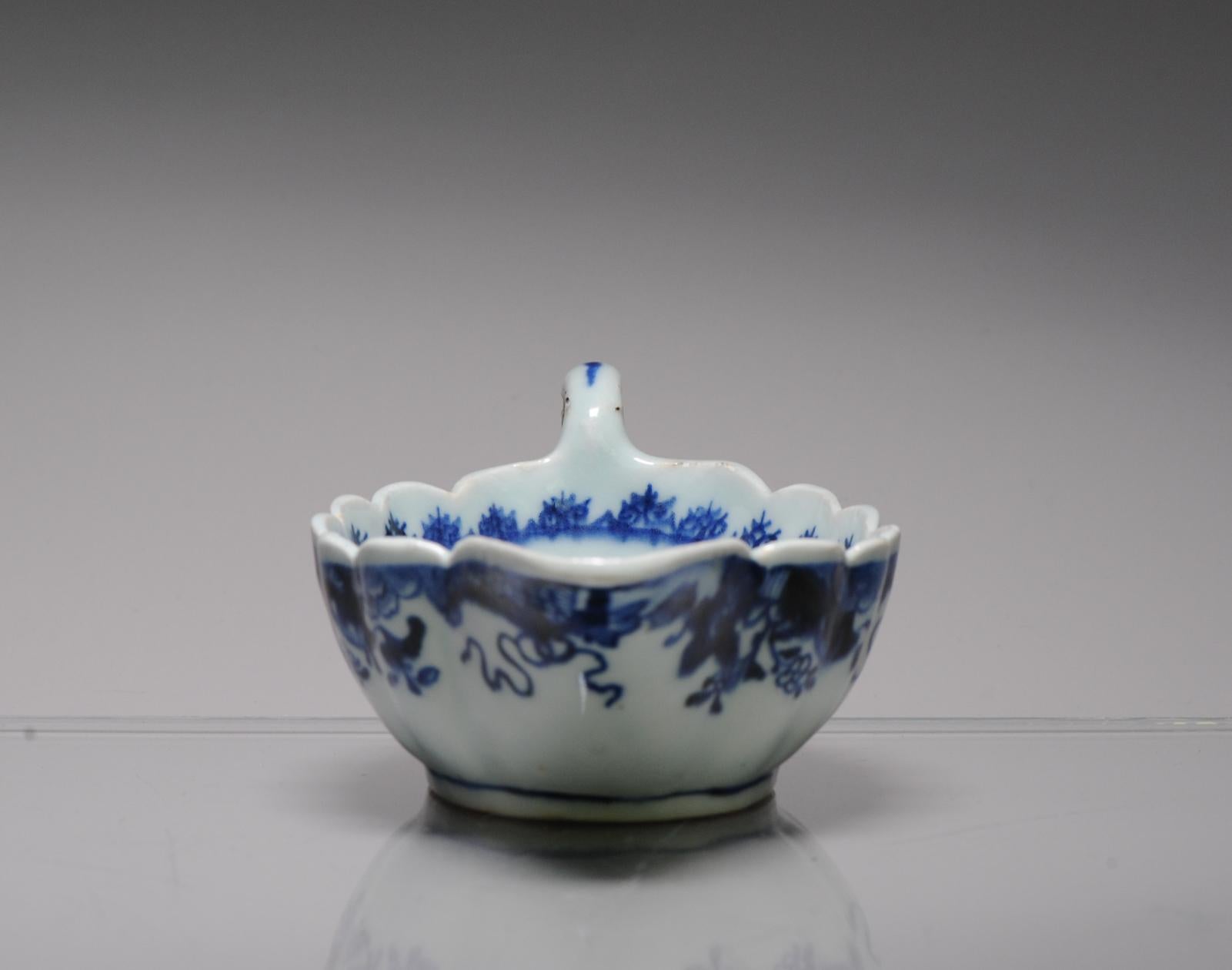 Antique 18C Chinese Porcelain Blue and White Qianlong Leaf Sauceboat Bowl China In Fair Condition For Sale In Amsterdam, Noord Holland