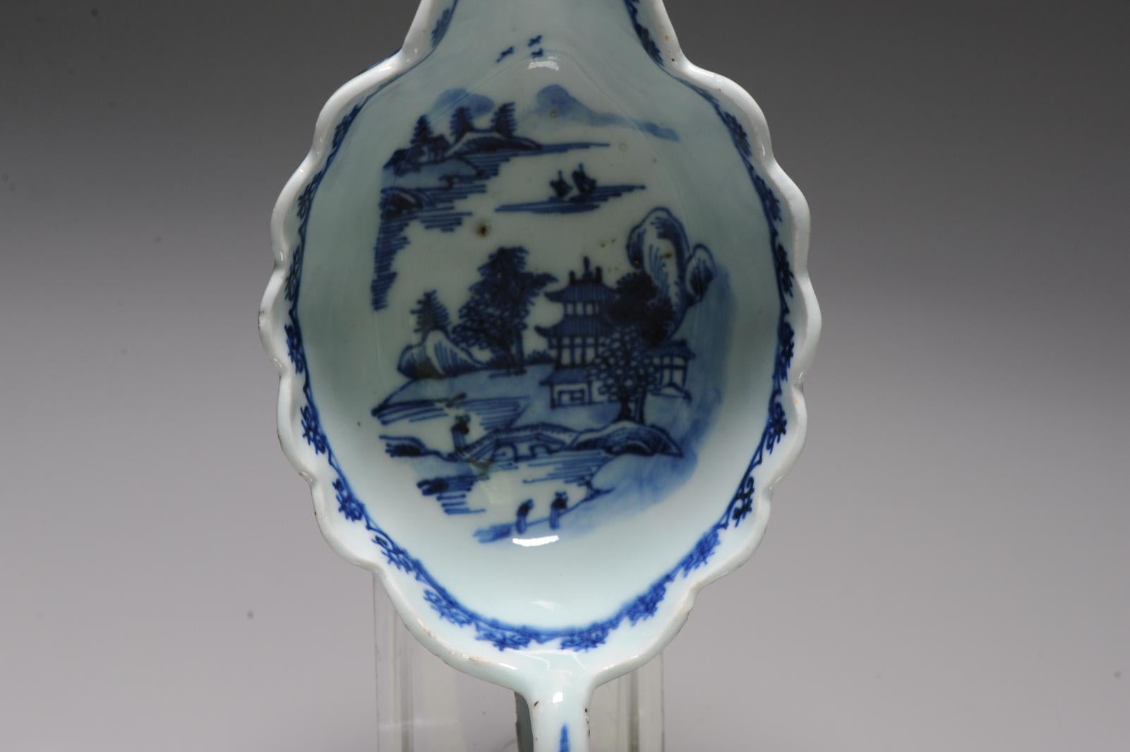 Antique 18C Chinese Porcelain Blue and White Qianlong Leaf Sauceboat Bowl China For Sale 2