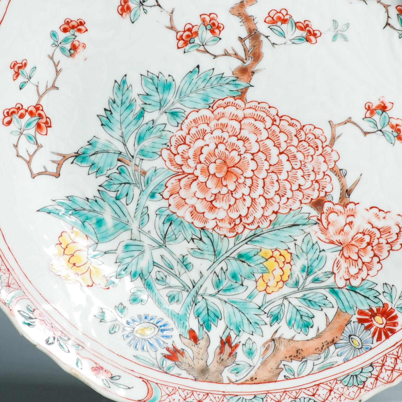Plat en porcelaine chinoise antique 18C Amsterdam Bont Anhua Fleurs Qing en vente 6