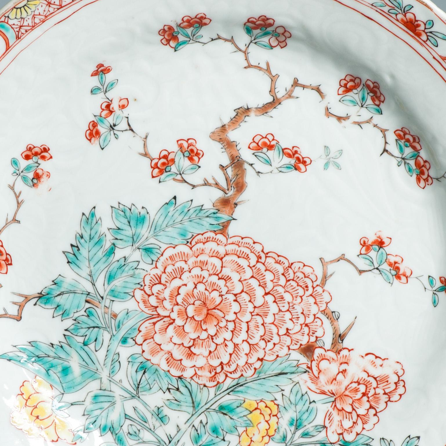 Plat en porcelaine chinoise antique 18C Amsterdam Bont Anhua Fleurs Qing en vente 2