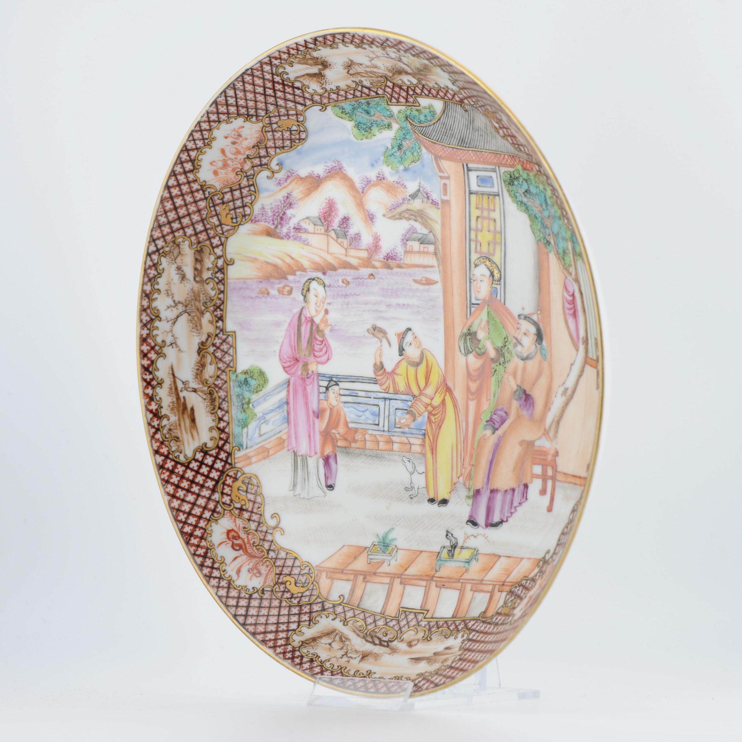 Antico piatto di porcellana cinese del 18° secolo China Rose Antiques Figural Mandarin Rose Qianlong in vendita 7