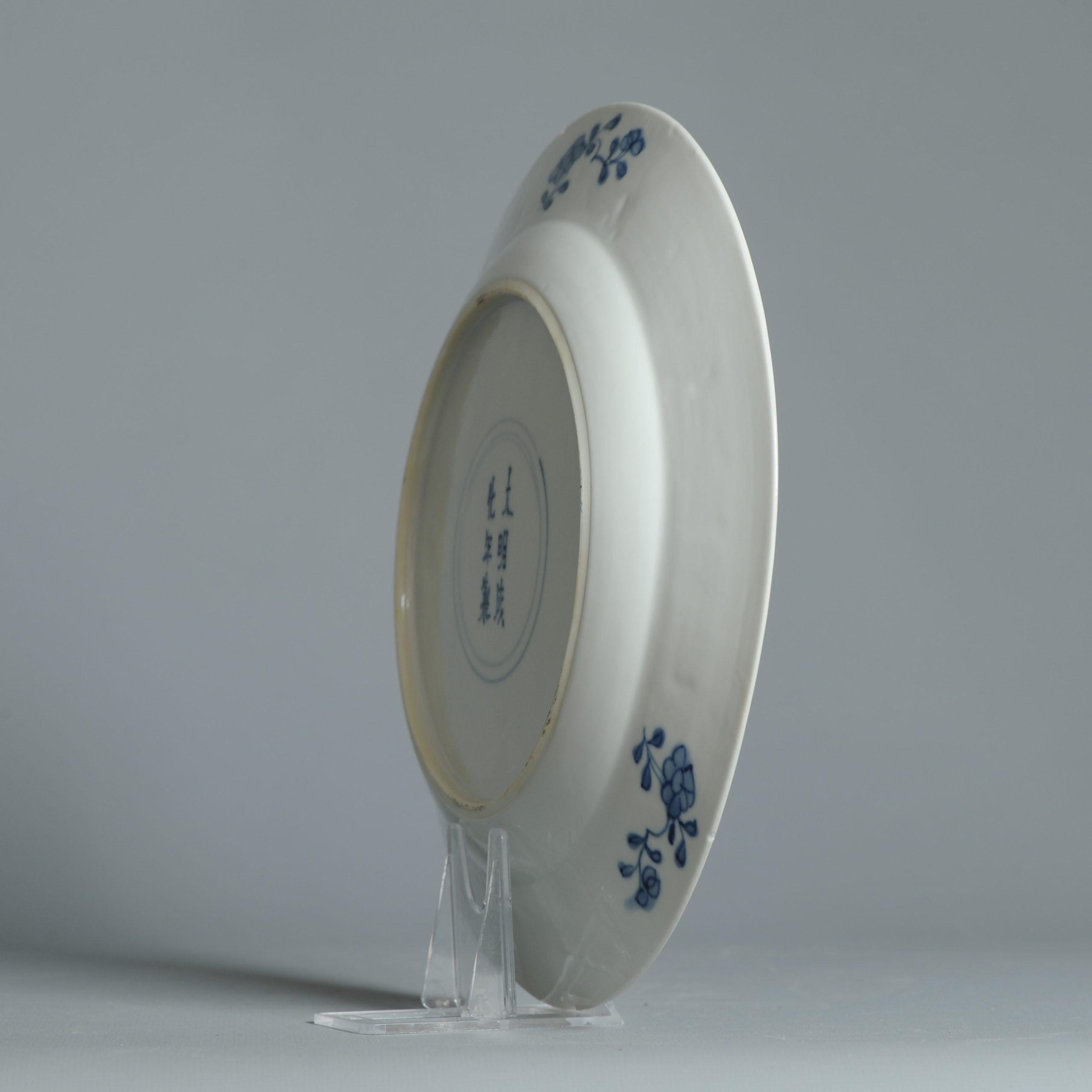 Ancien plat en porcelaine chinoise 18C avec scène de fleurs bleu cobalt en vente 6