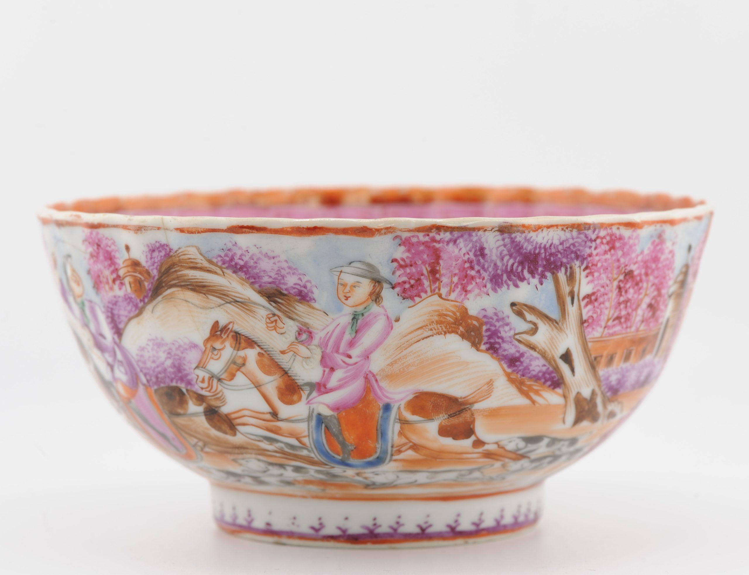 Antiguo Cuenco de Caza de Porcelana China de 18C Famille Rose Qianlong Fencai en venta 4