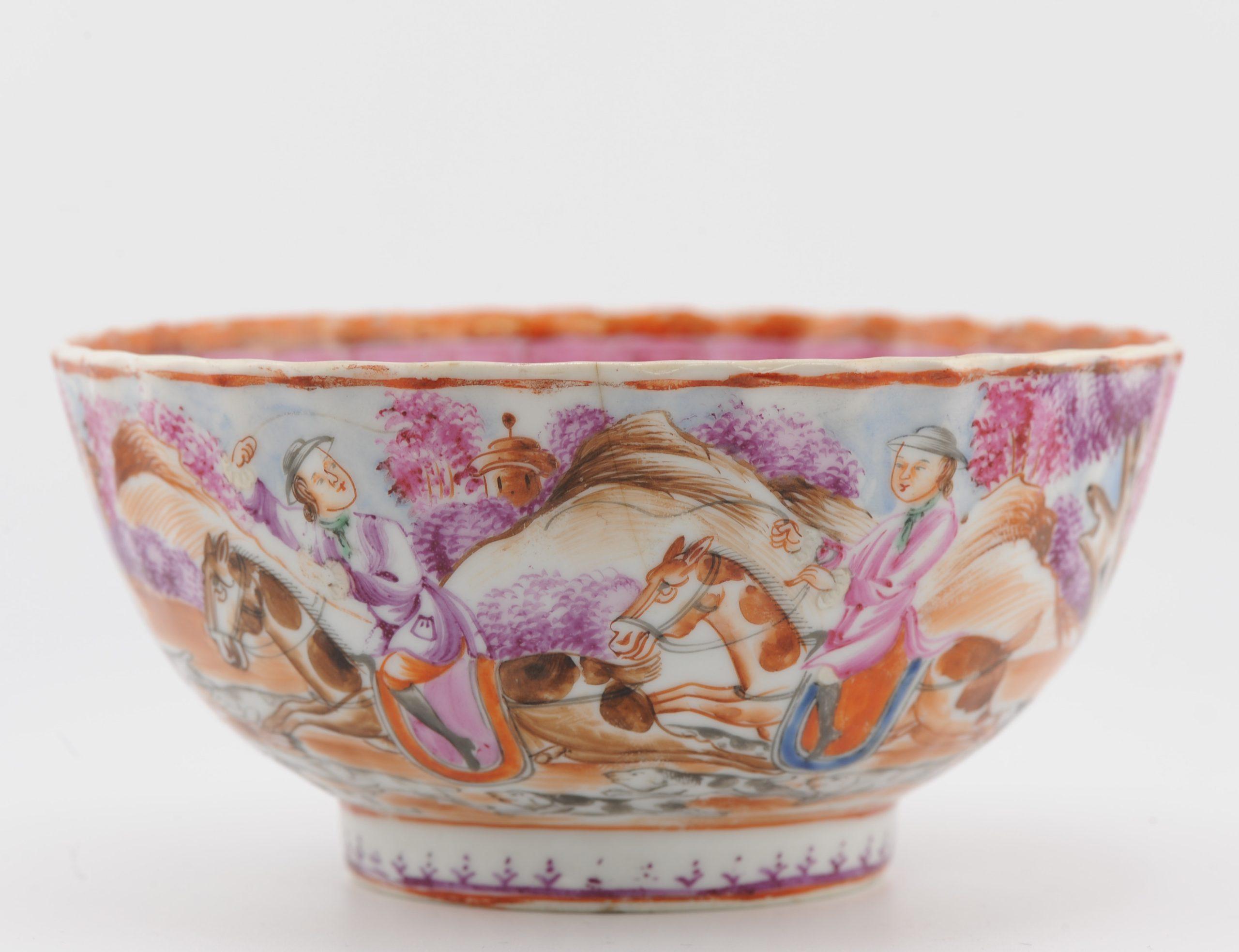 Antiguo Cuenco de Caza de Porcelana China de 18C Famille Rose Qianlong Fencai en venta 6