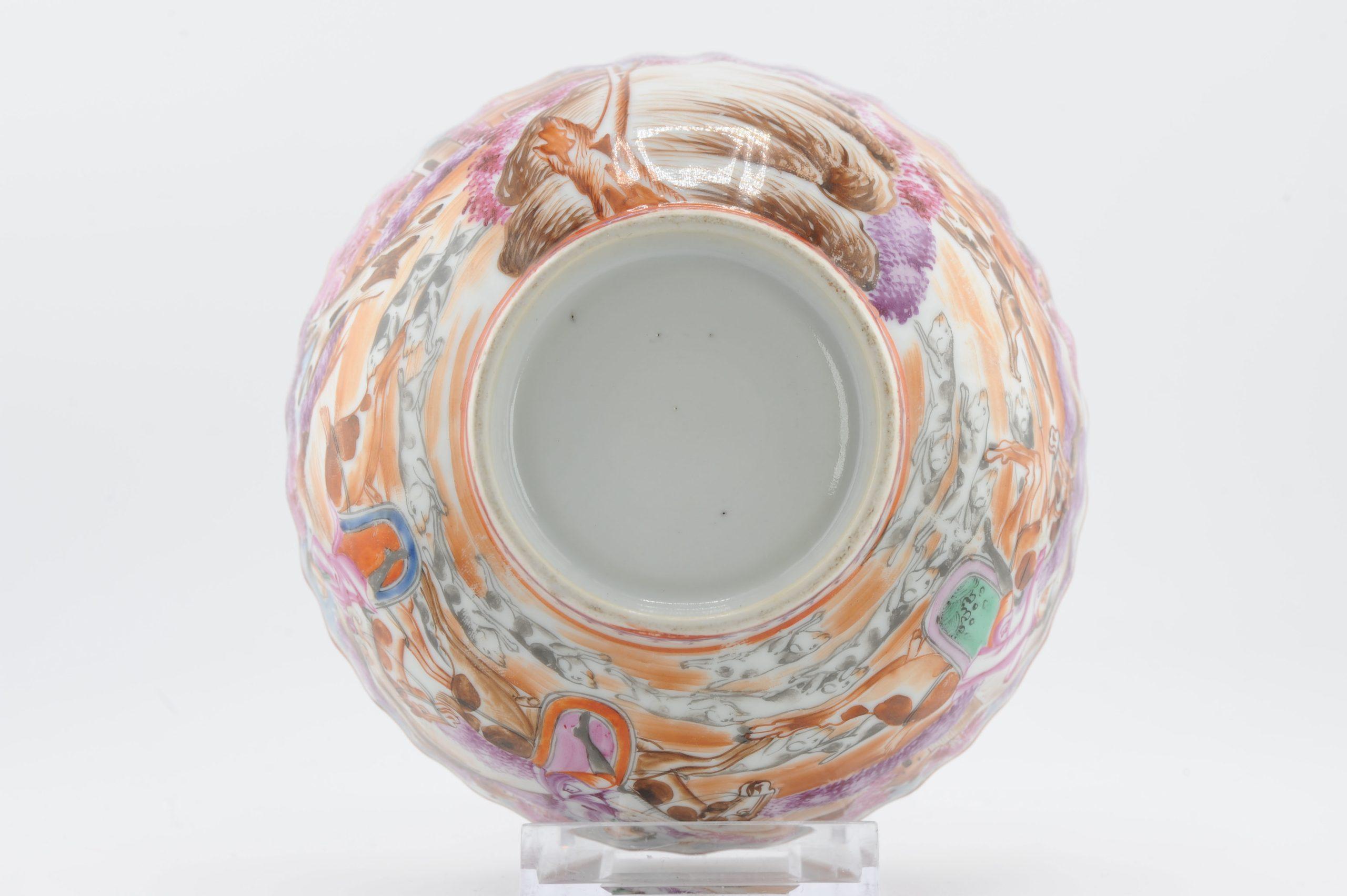 Antiguo Cuenco de Caza de Porcelana China de 18C Famille Rose Qianlong Fencai siglo XVIII en venta