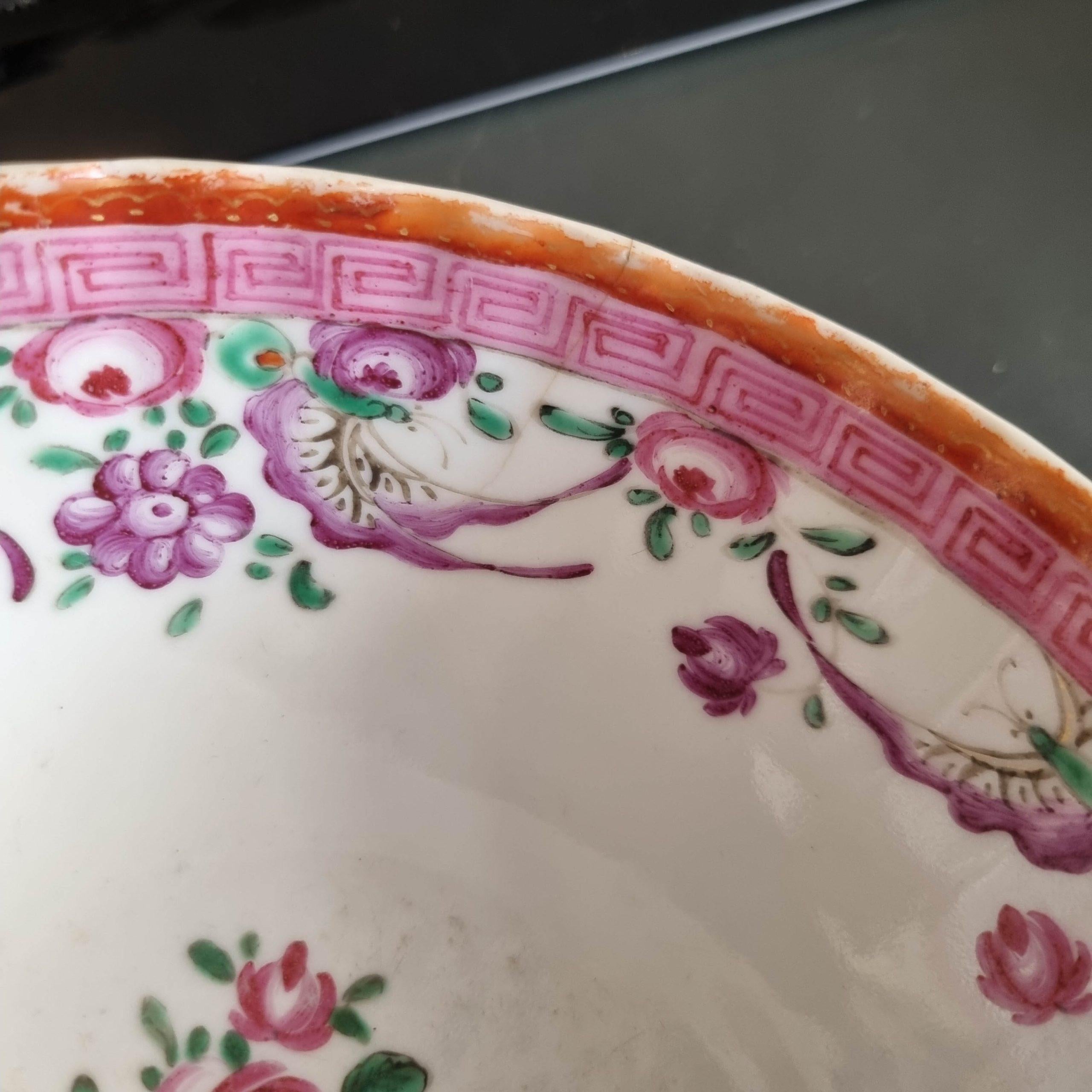 Antiguo Cuenco de Caza de Porcelana China de 18C Famille Rose Qianlong Fencai en venta 1