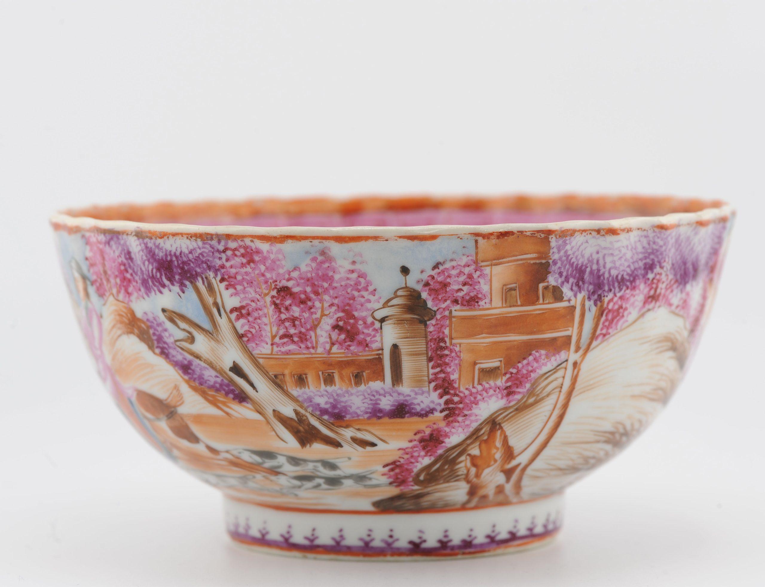 Antiguo Cuenco de Caza de Porcelana China de 18C Famille Rose Qianlong Fencai en venta 2