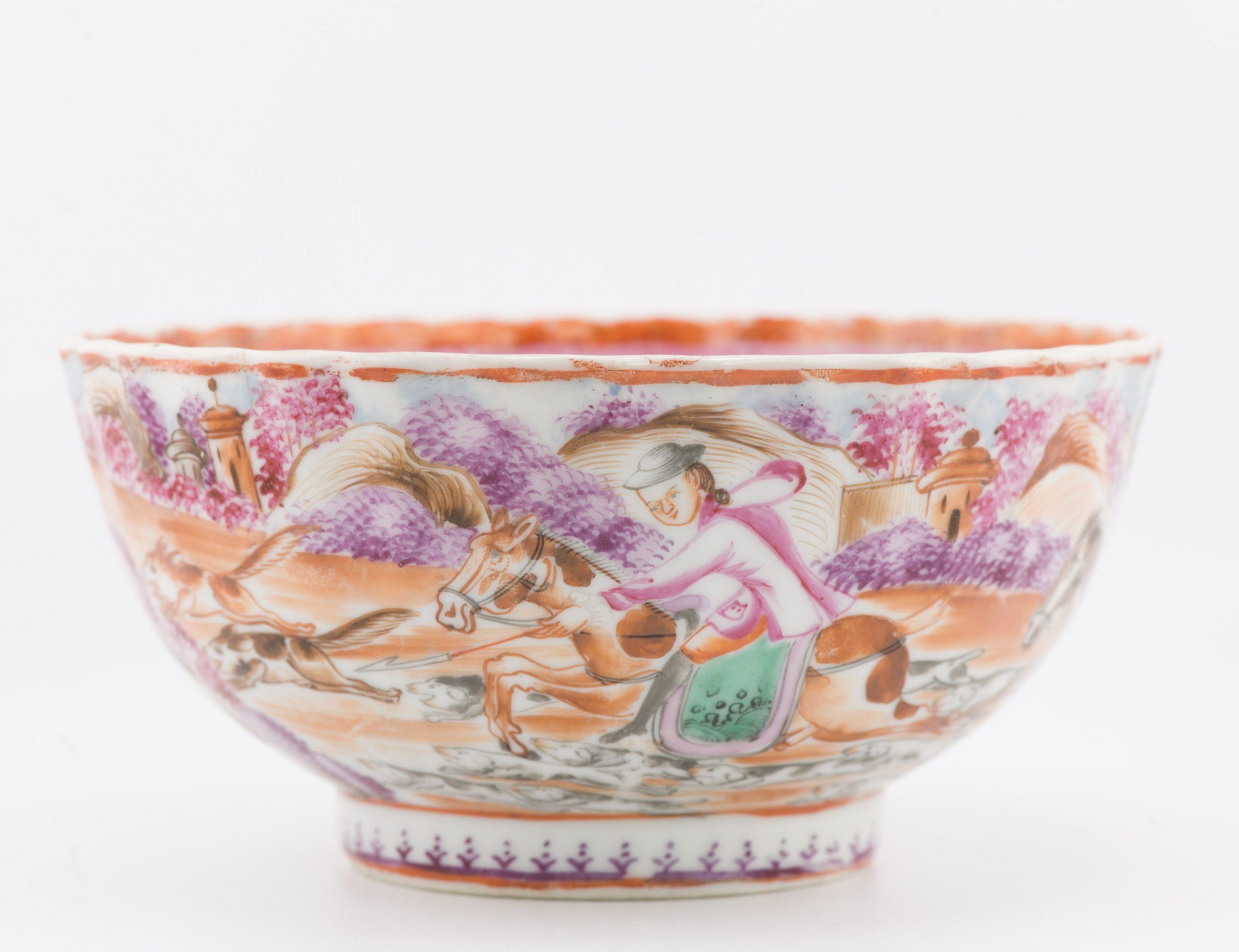 Antiguo Cuenco de Caza de Porcelana China de 18C Famille Rose Qianlong Fencai en venta 3