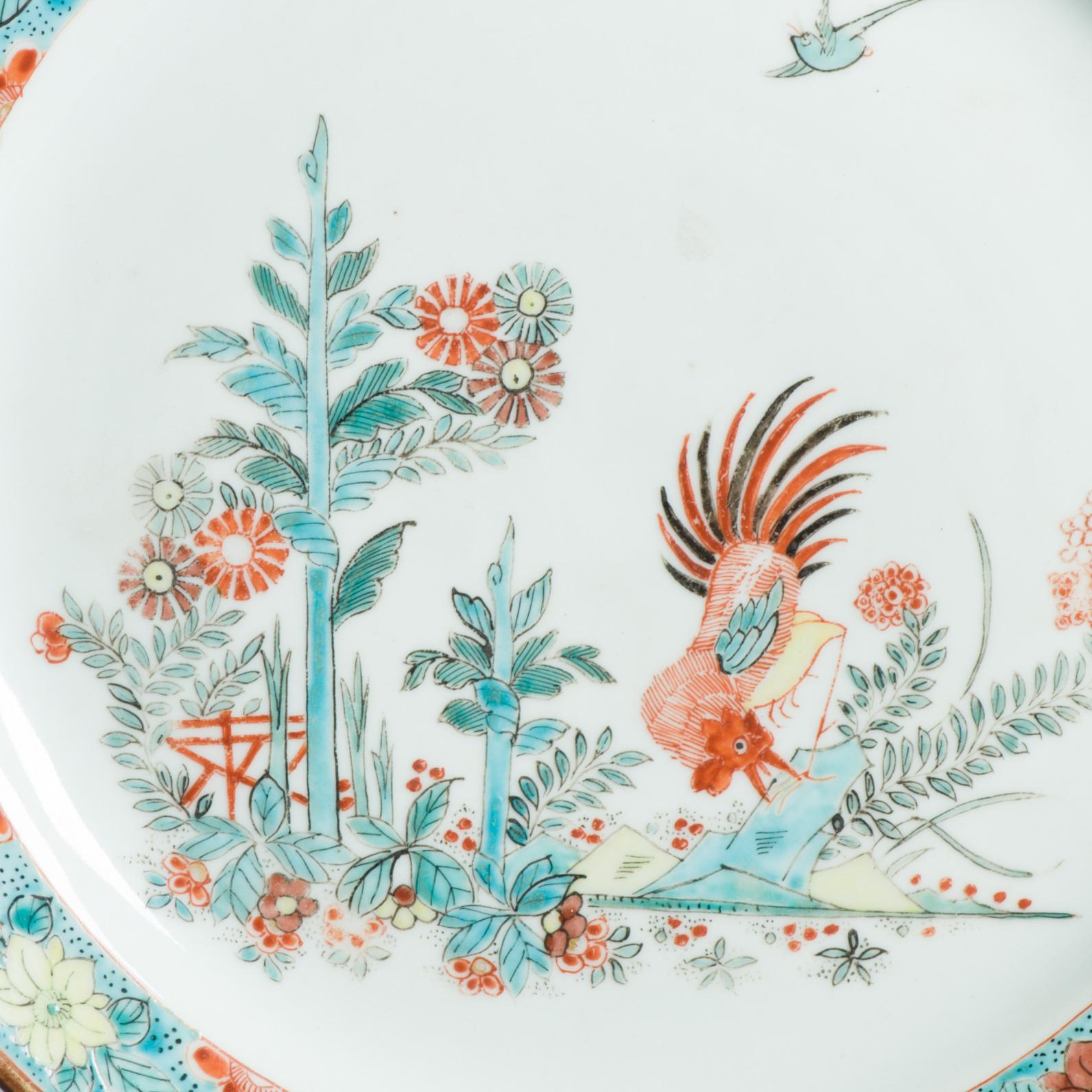 

Ich zeige Ihnen dieses ungewöhnliche, holländisch dekorierte Gericht im Kakiemon-Stil mit einem Hahn. Die Schale selbst ist ein weißer Porzellanteller aus der Kangxi-Periode, ca. 1700-1720. Das Gemälde ist eine holländische Emaille von ca.