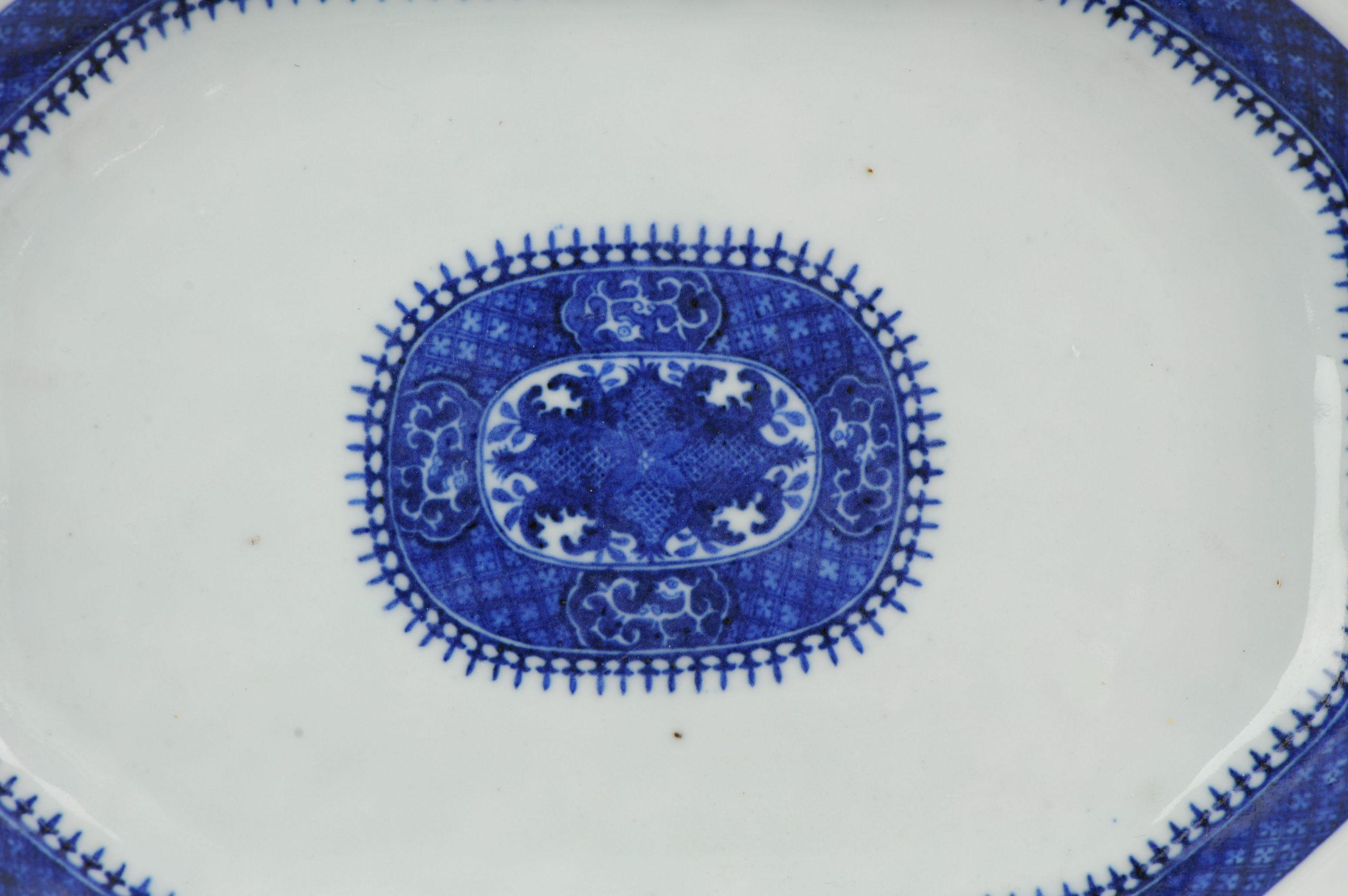 Grande assiette de service ancienne du 18ème siècle en porcelaine chinoise bleue et verte Jiaqing Qing en vente 4