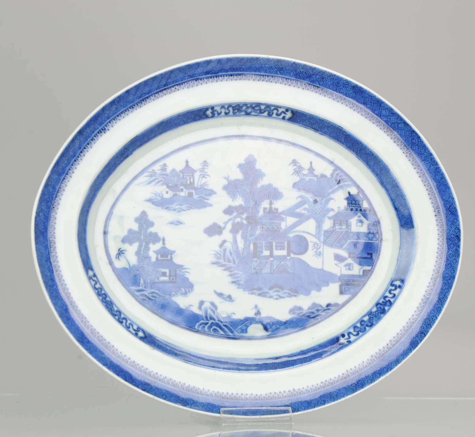 Antique Large Serving Plate Jiaqing Qing Chinese Porcelain Blue and White For Sale 6