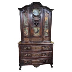 Antike 18c Louis XV geschnitzt Nussbaum Vaisselier mit eingebauter Uhr