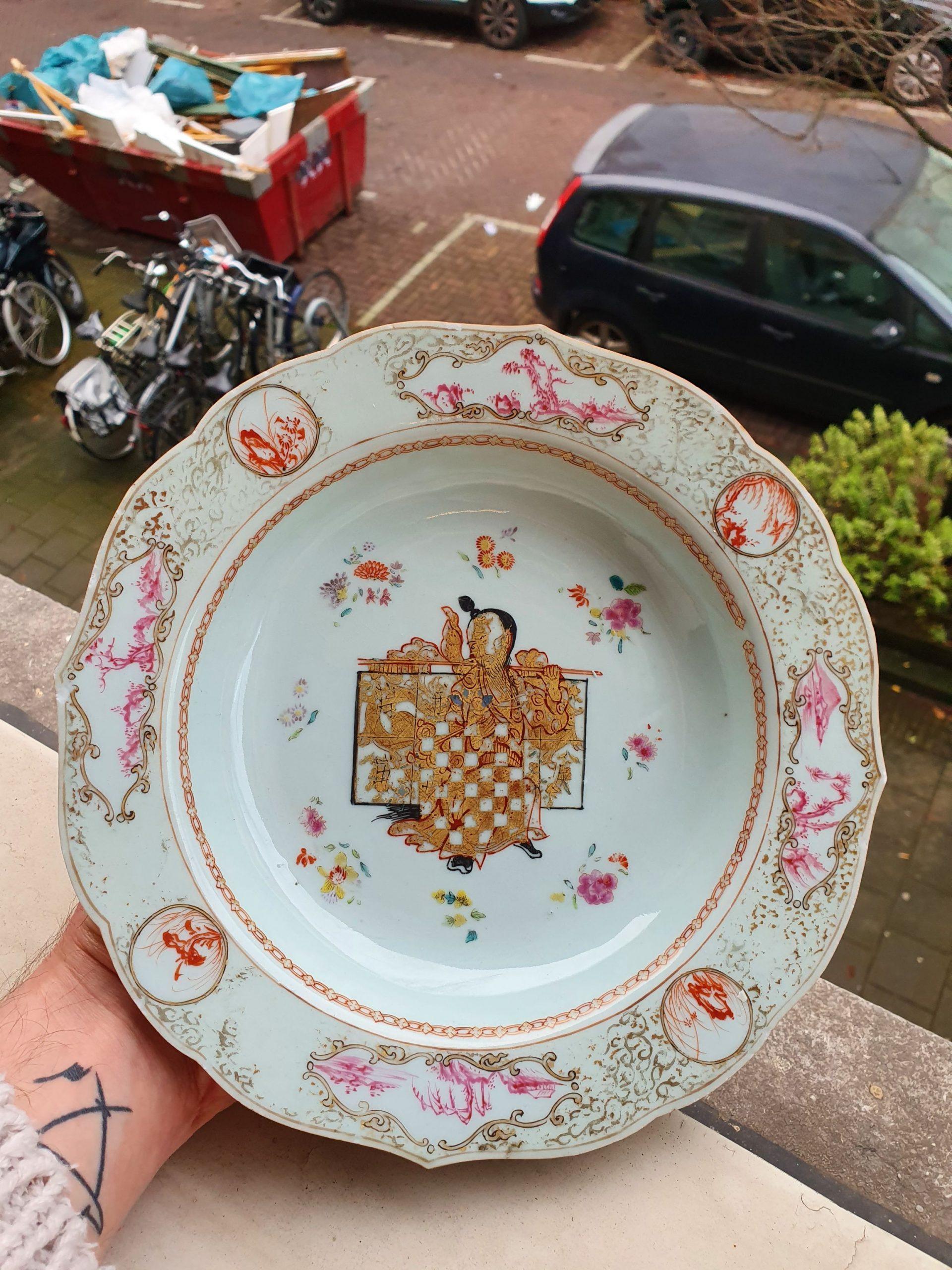 Antique Plate Qing Chinese Porcelain Chine De Commande Pink Gold Figure For Sale 10