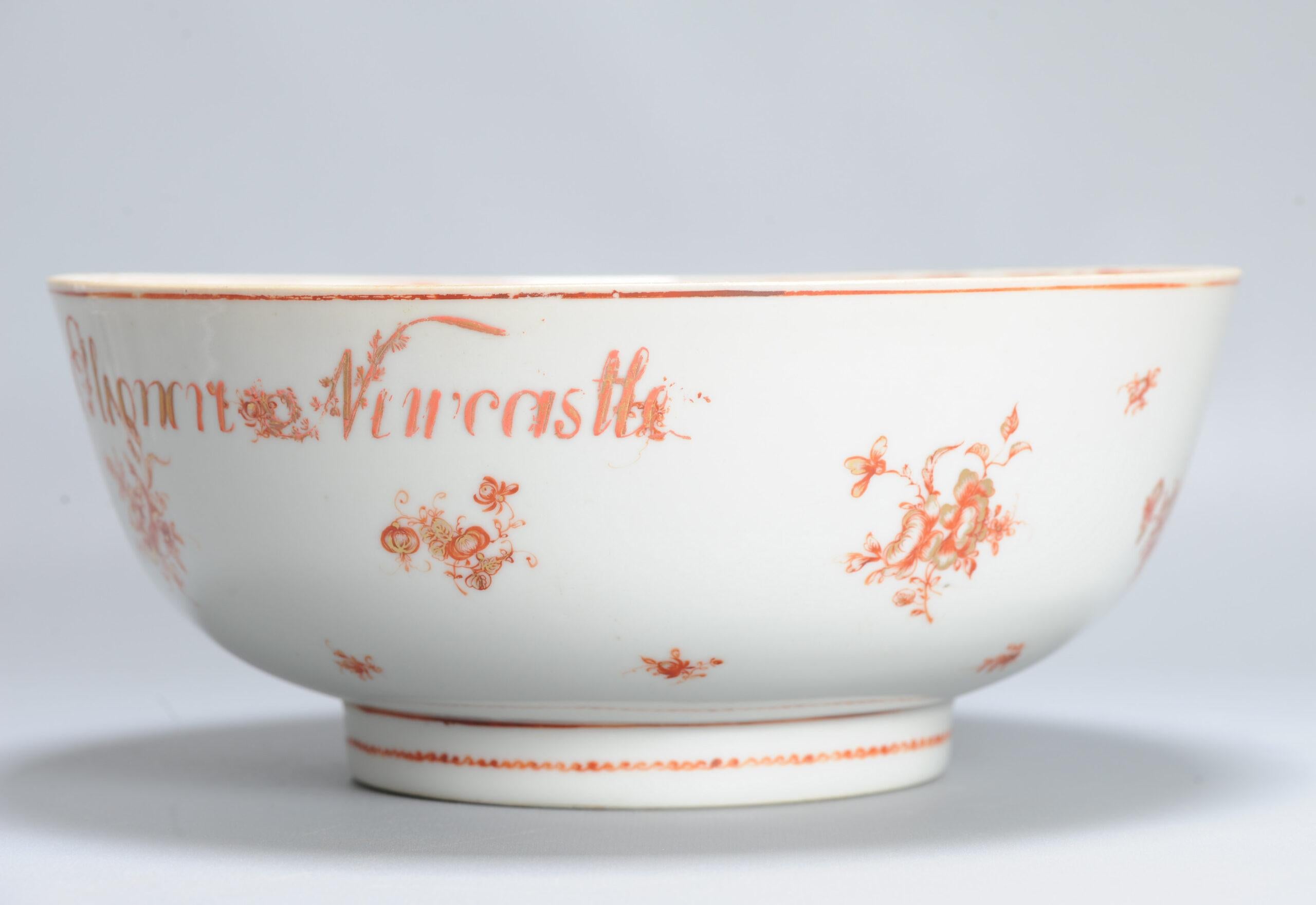 Antike Qianlong Newcastle Wappenschale aus chinesischem Porzellan Rouge de Fer, 18C im Zustand „Gut“ im Angebot in Amsterdam, Noord Holland