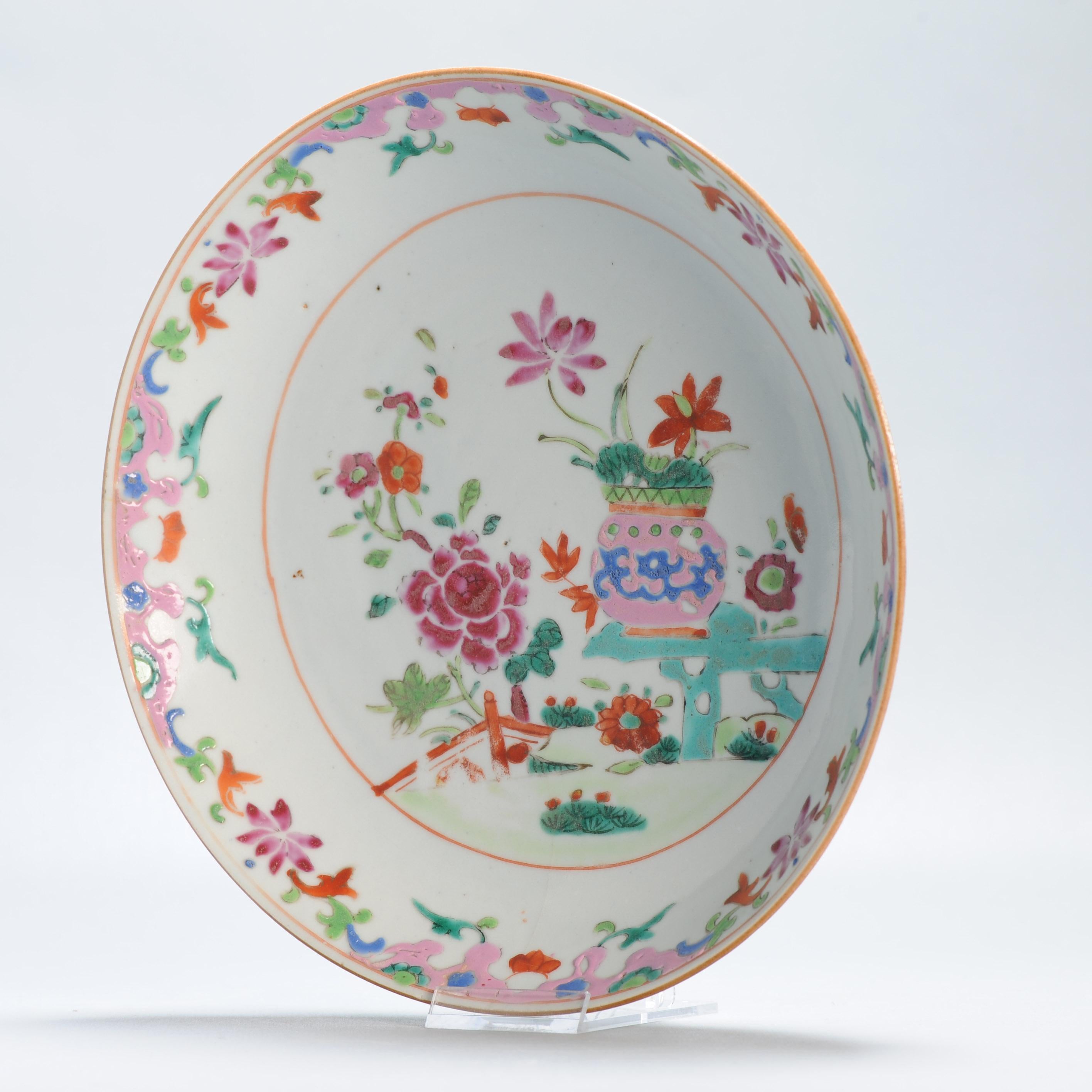 Jolie, rare et belle couleur d'émail en, Motif floral, Milieu du 18ème siècle. Voir également l'image de référence dans la littérature

Ces pièces et leurs caractéristiques spécifiques de couleur sauvage et d'émail épais présentent toutes les