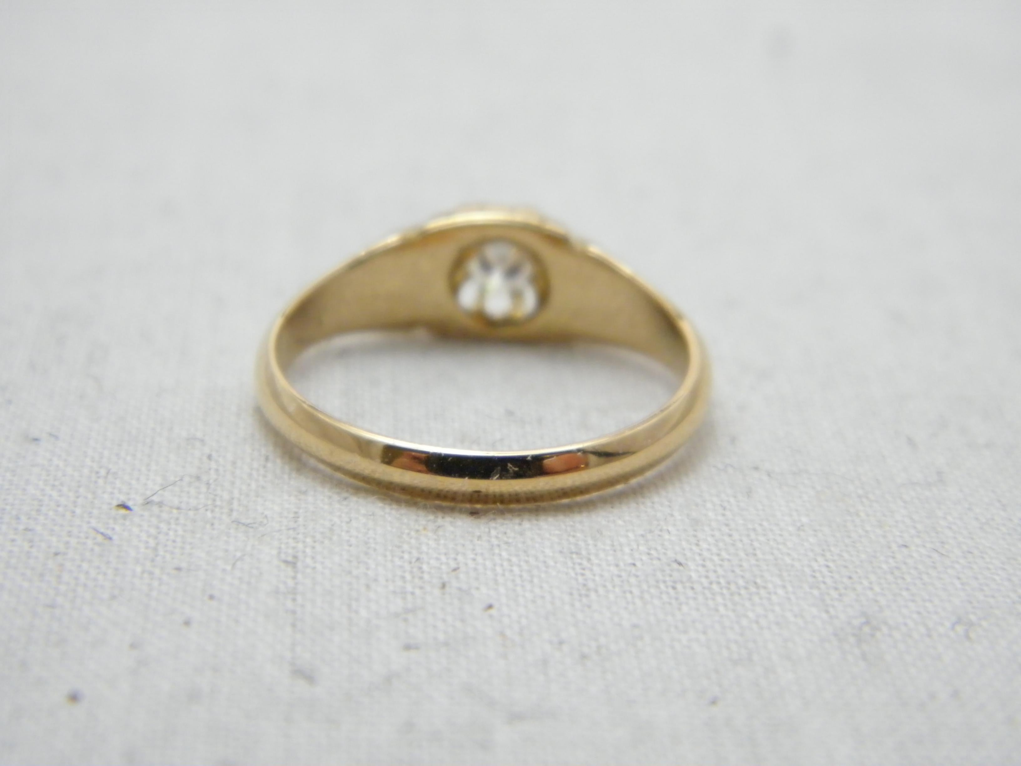 Round Cut Antique 18ct Gold 0.33Cttw Diamond Solitaire Gypsy Ring Size N 6.75 750 Purity For Sale