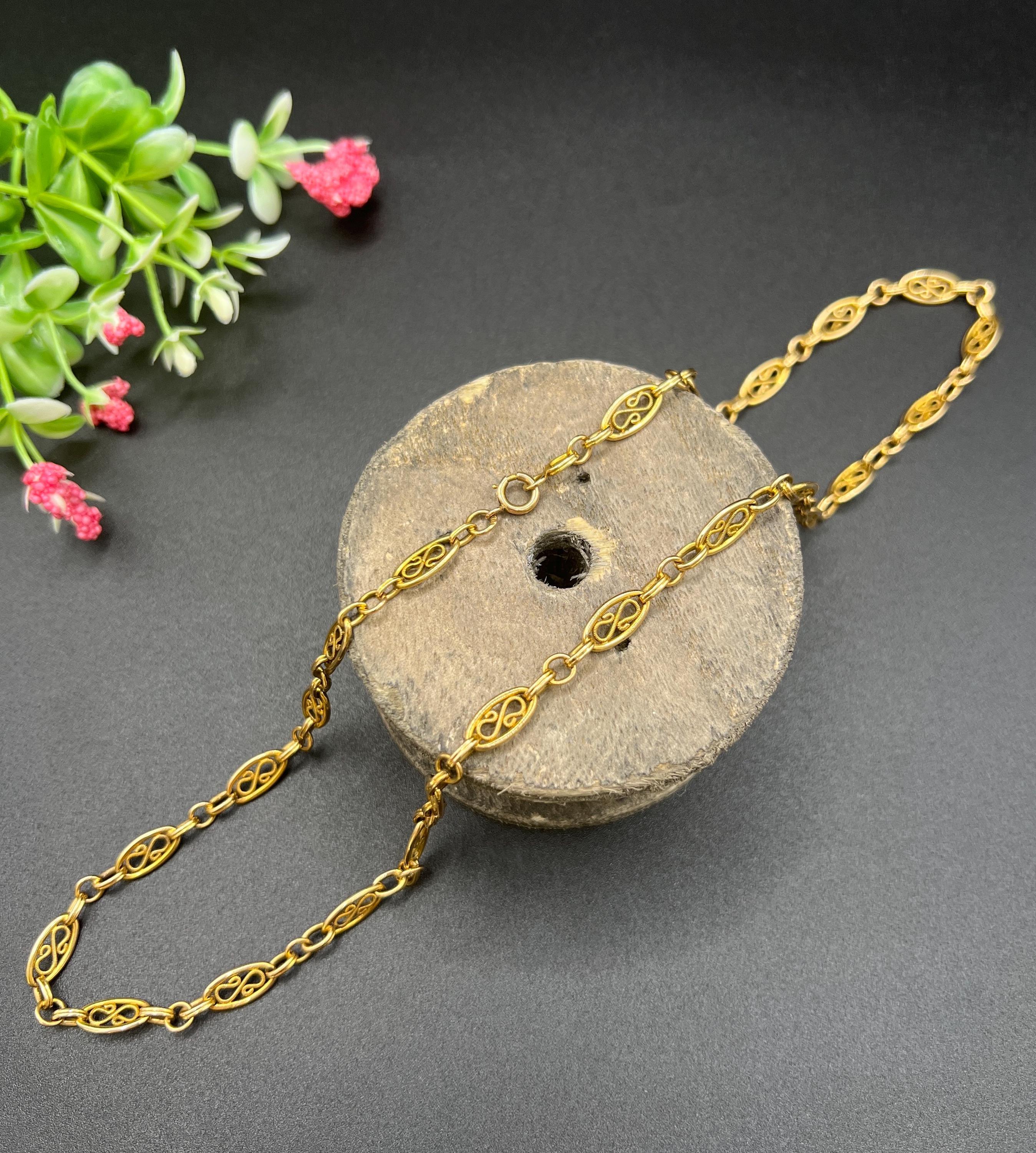 Antique 18ct Gold, 1920s 22 1/4 Inch Fancy Filigree Oval Link Chain Necklace For Sale 1