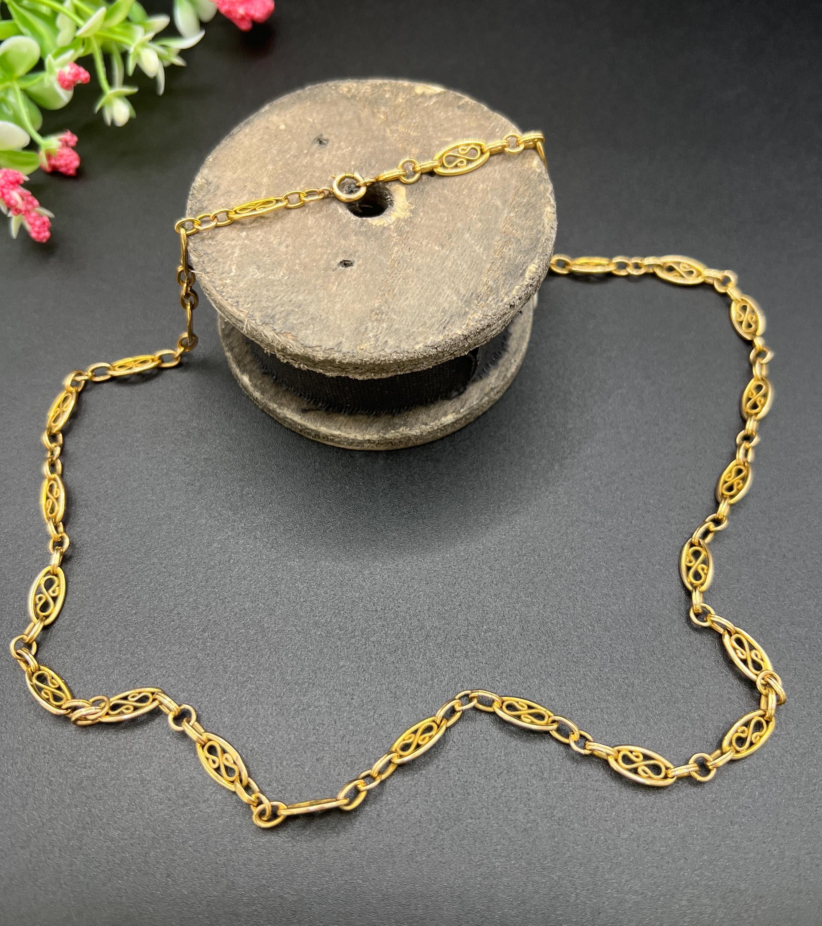 Antique 18ct Gold, 1920s 22 1/4 Inch Fancy Filigree Oval Link Chain Necklace For Sale 2