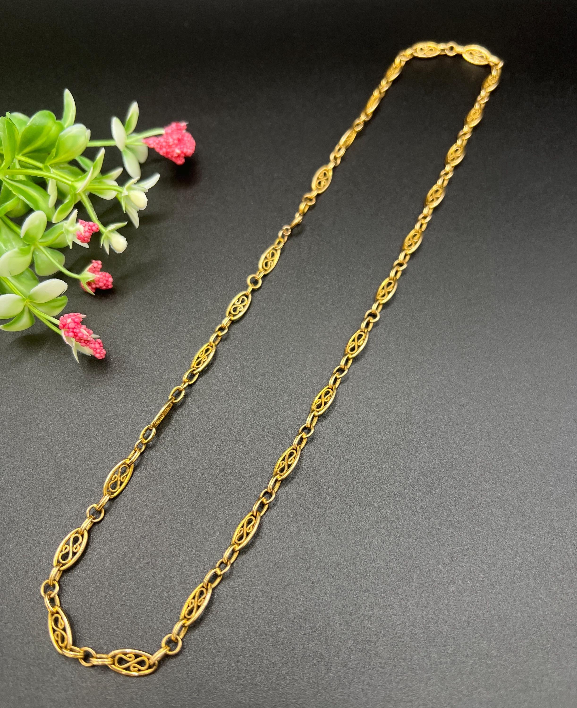 Antique 18ct Gold, 1920s 22 1/4 Inch Fancy Filigree Oval Link Chain Necklace For Sale 4