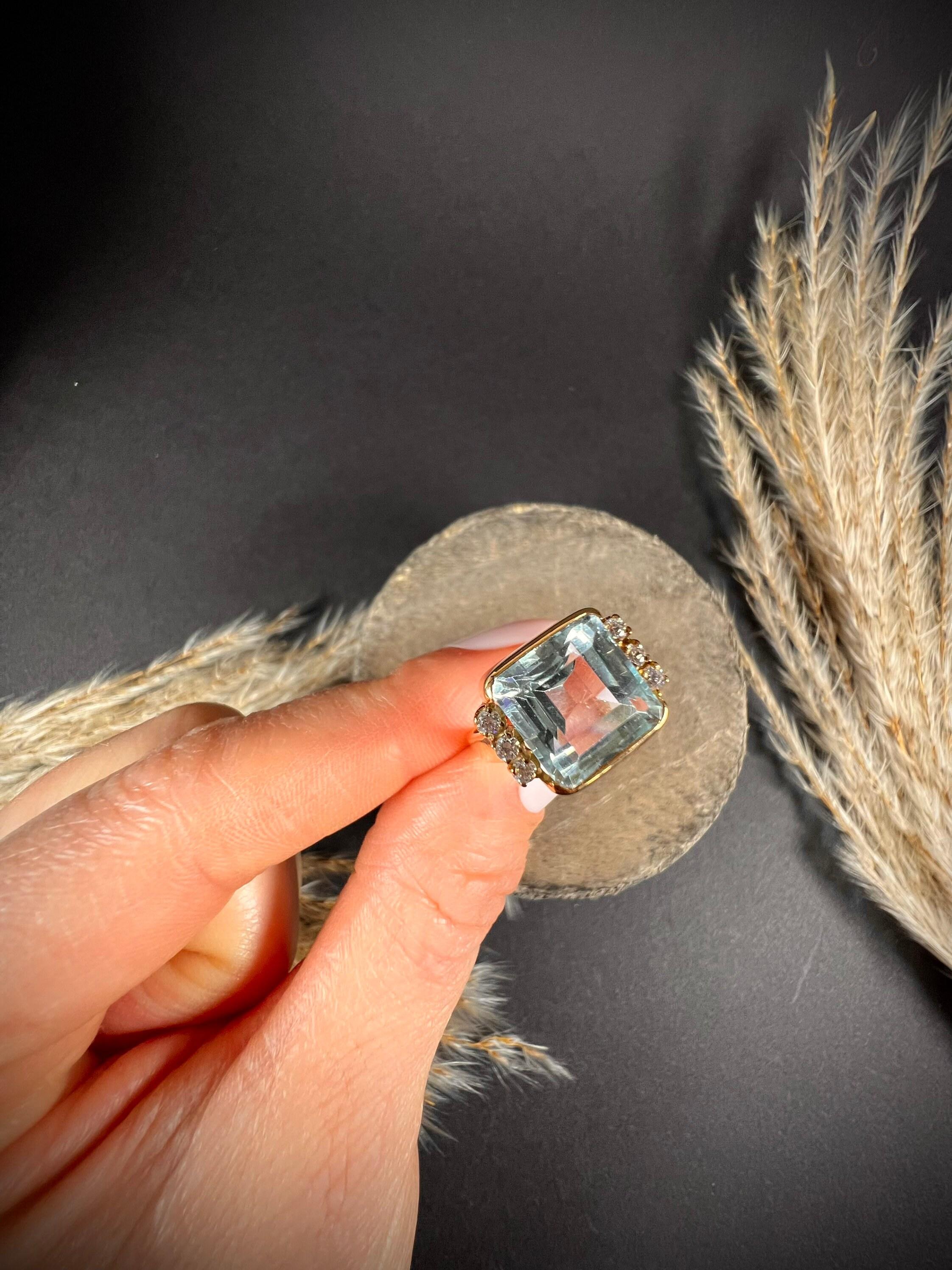 Mixed Cut Antique 18ct Gold 1920s Art Deco Aquamarine & Diamond Cocktail Ring For Sale