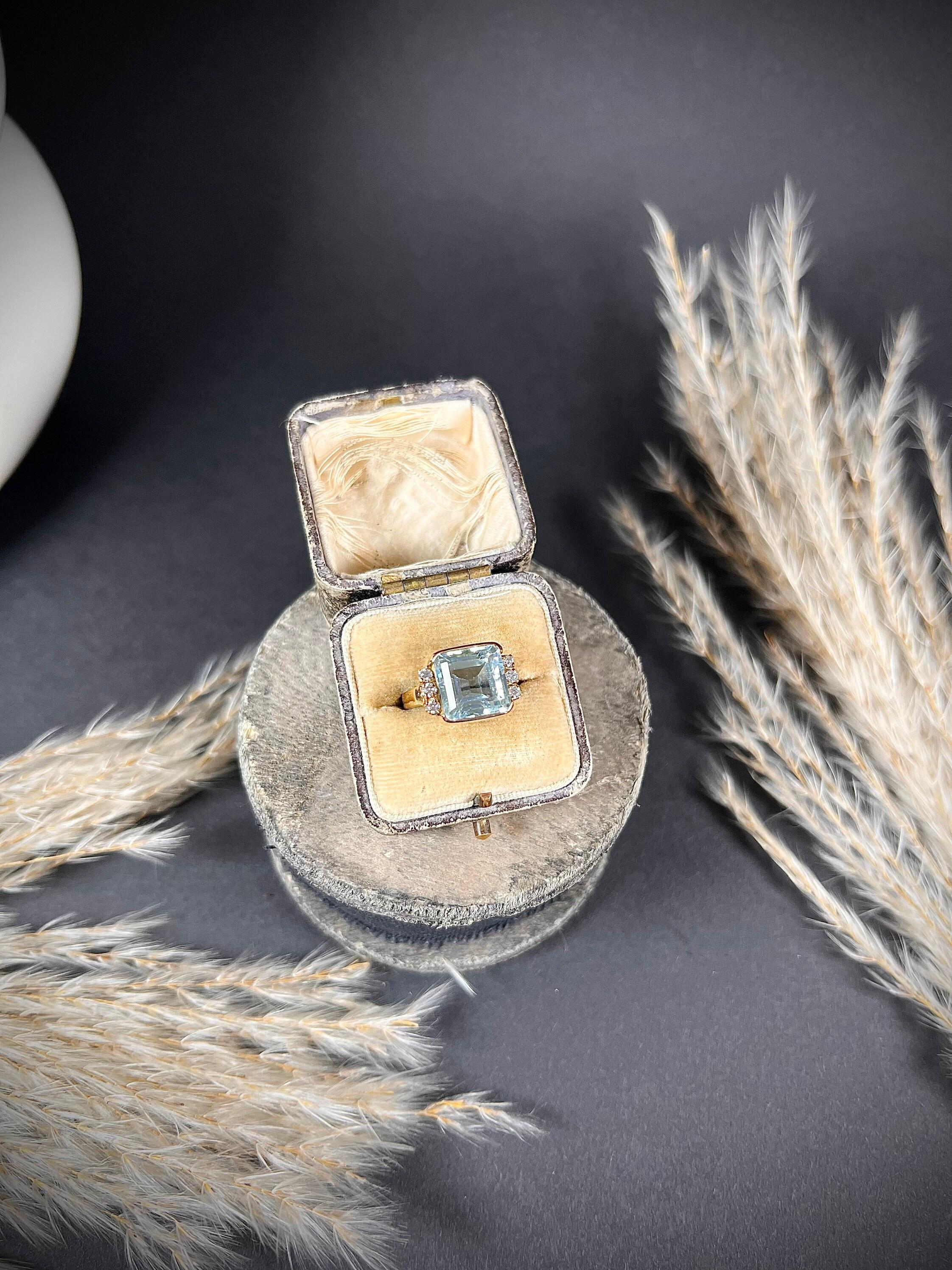 Antique 18ct Gold 1920s Art Deco Aquamarine & Diamond Cocktail Ring In Good Condition For Sale In Brighton, GB