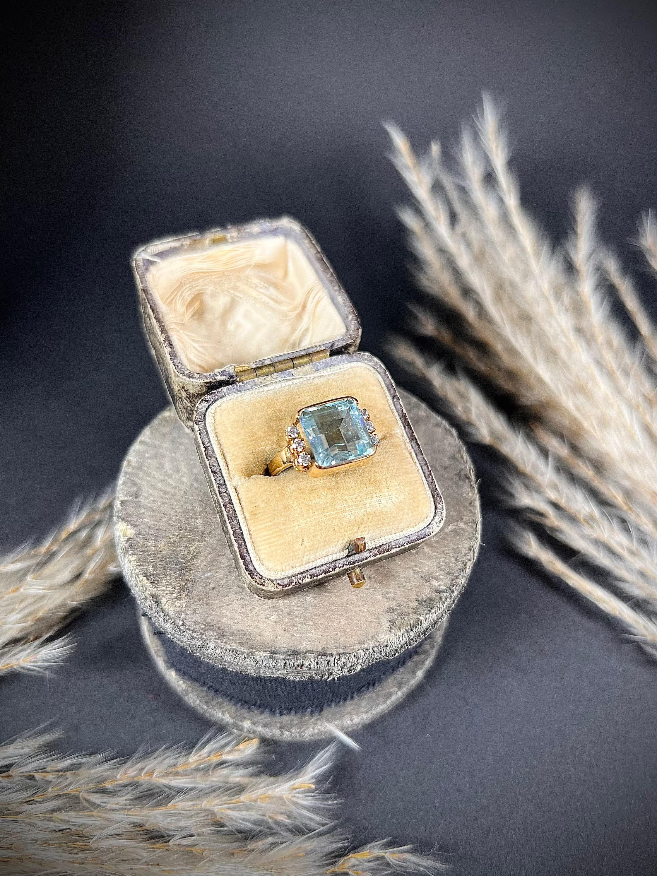 Antique 18ct Gold 1920s Art Deco Aquamarine & Diamond Cocktail Ring For Sale 1