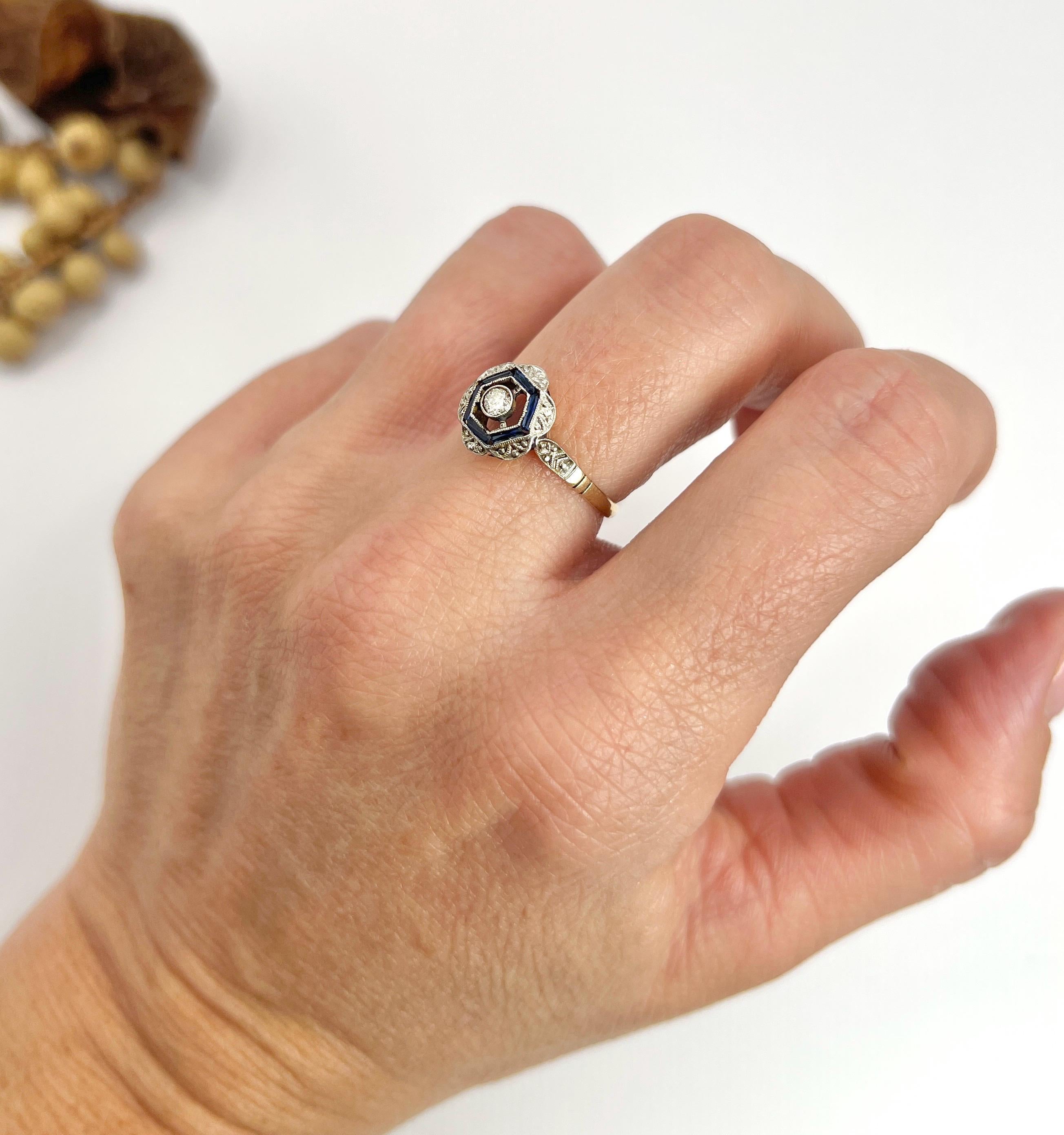 Antique 18ct Gold, 1920s Art Deco, Hexagonal Sapphire and Diamond Target Ring In Good Condition For Sale In Brighton, GB