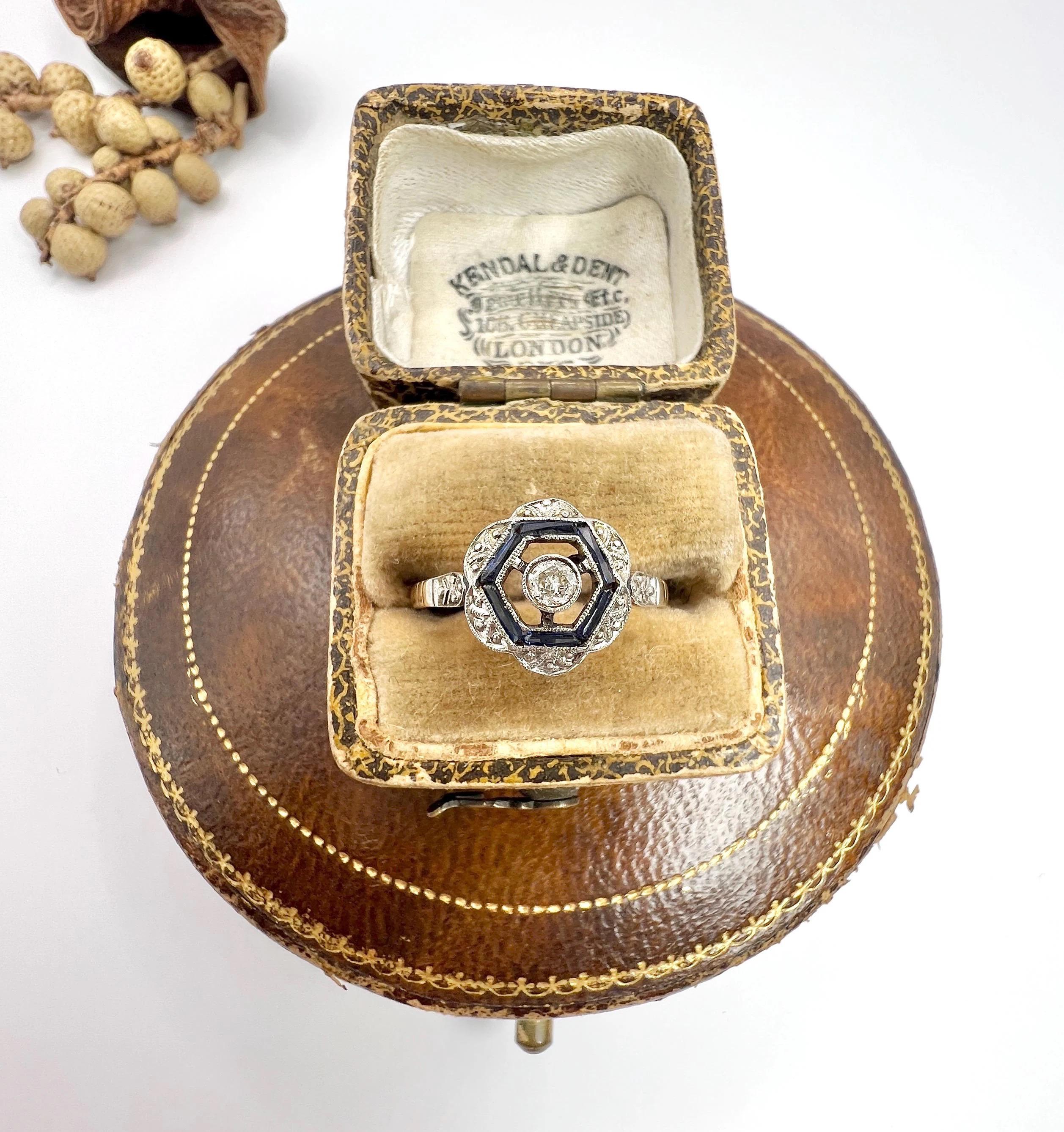 Antique 18ct Gold, 1920s Art Deco, Hexagonal Sapphire and Diamond Target Ring For Sale 2
