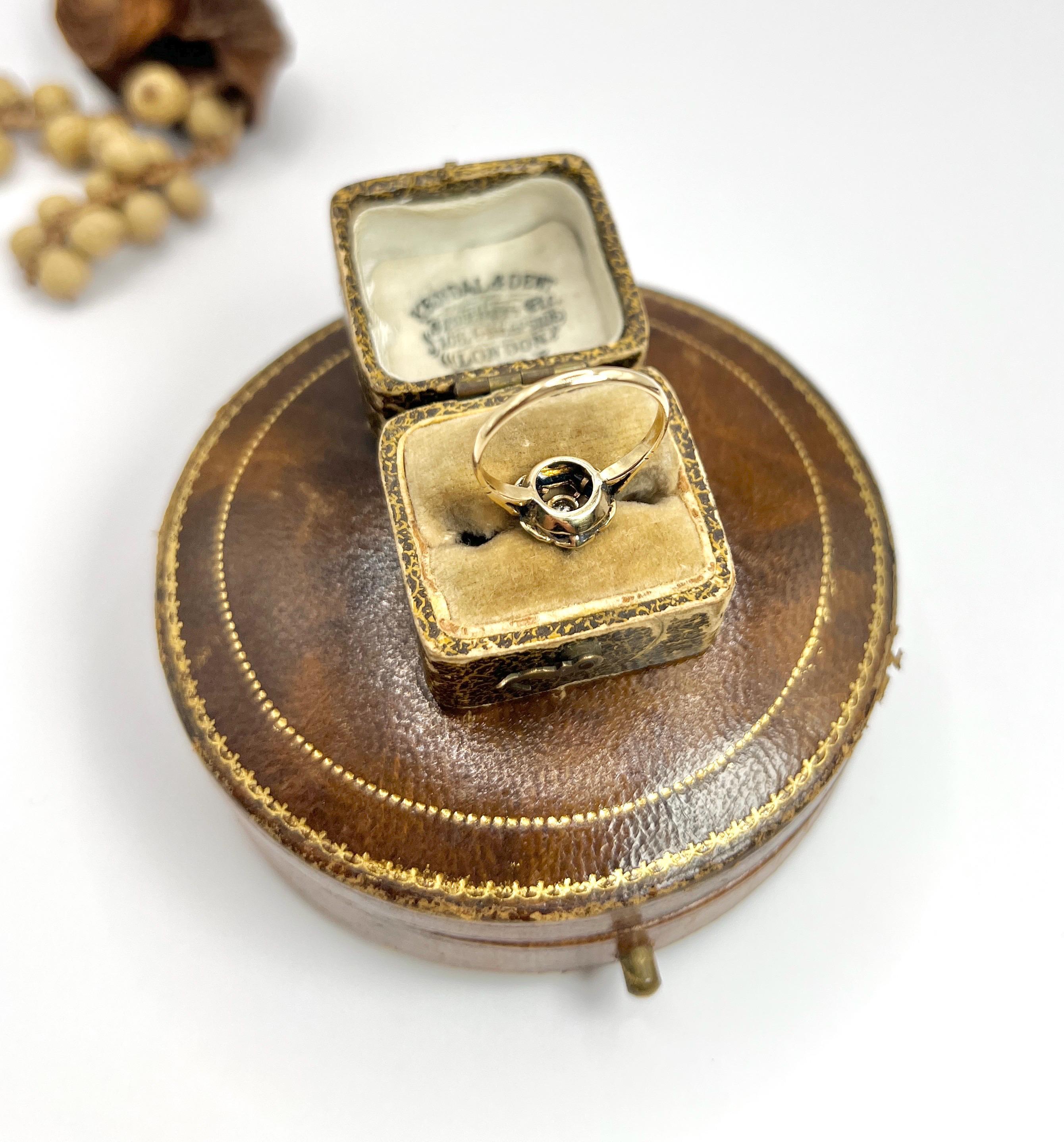 Antique 18ct Gold, 1920s Art Deco, Hexagonal Sapphire and Diamond Target Ring For Sale 3