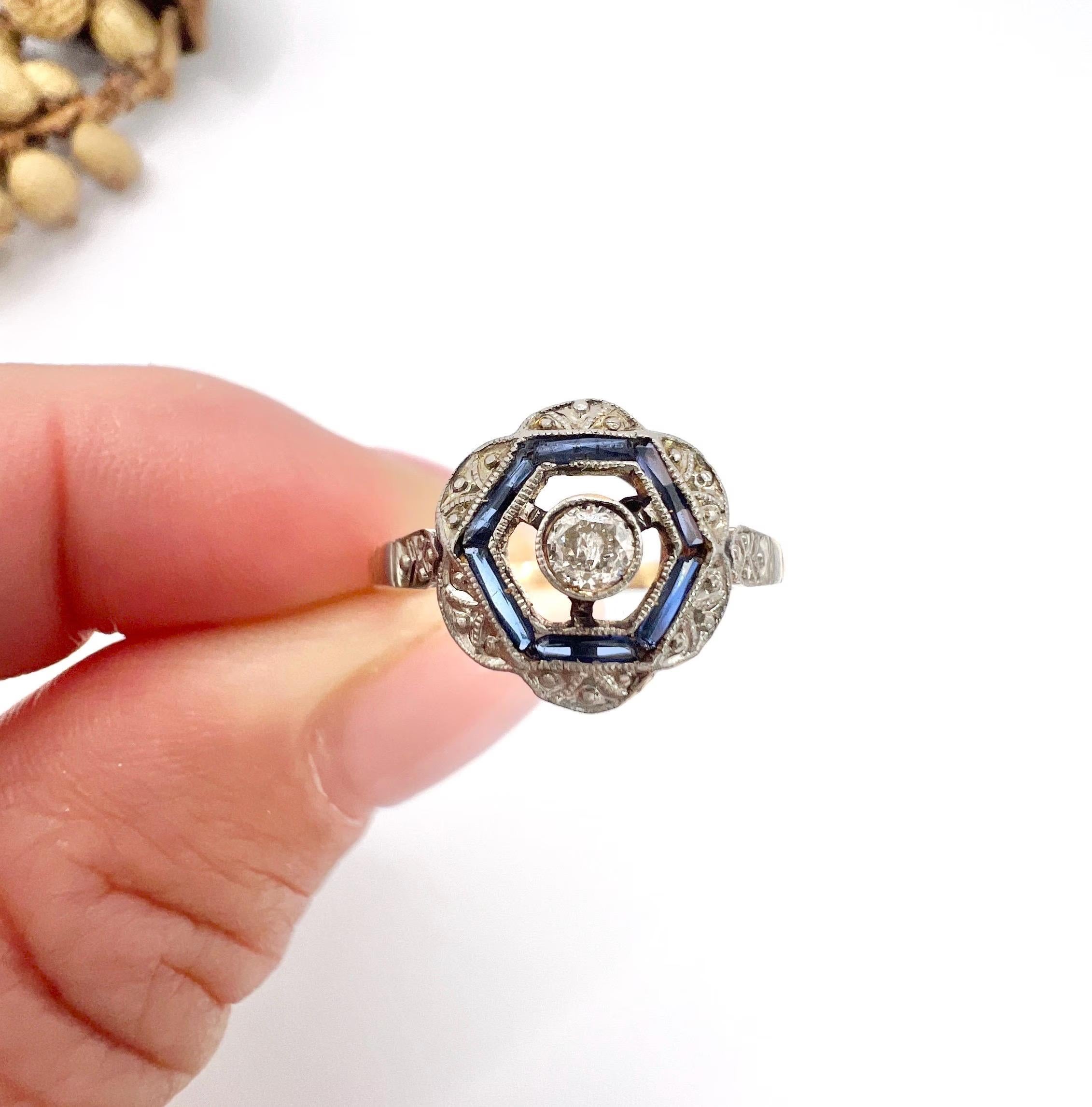 Antique 18ct Gold, 1920s Art Deco, Hexagonal Sapphire and Diamond Target Ring For Sale 4