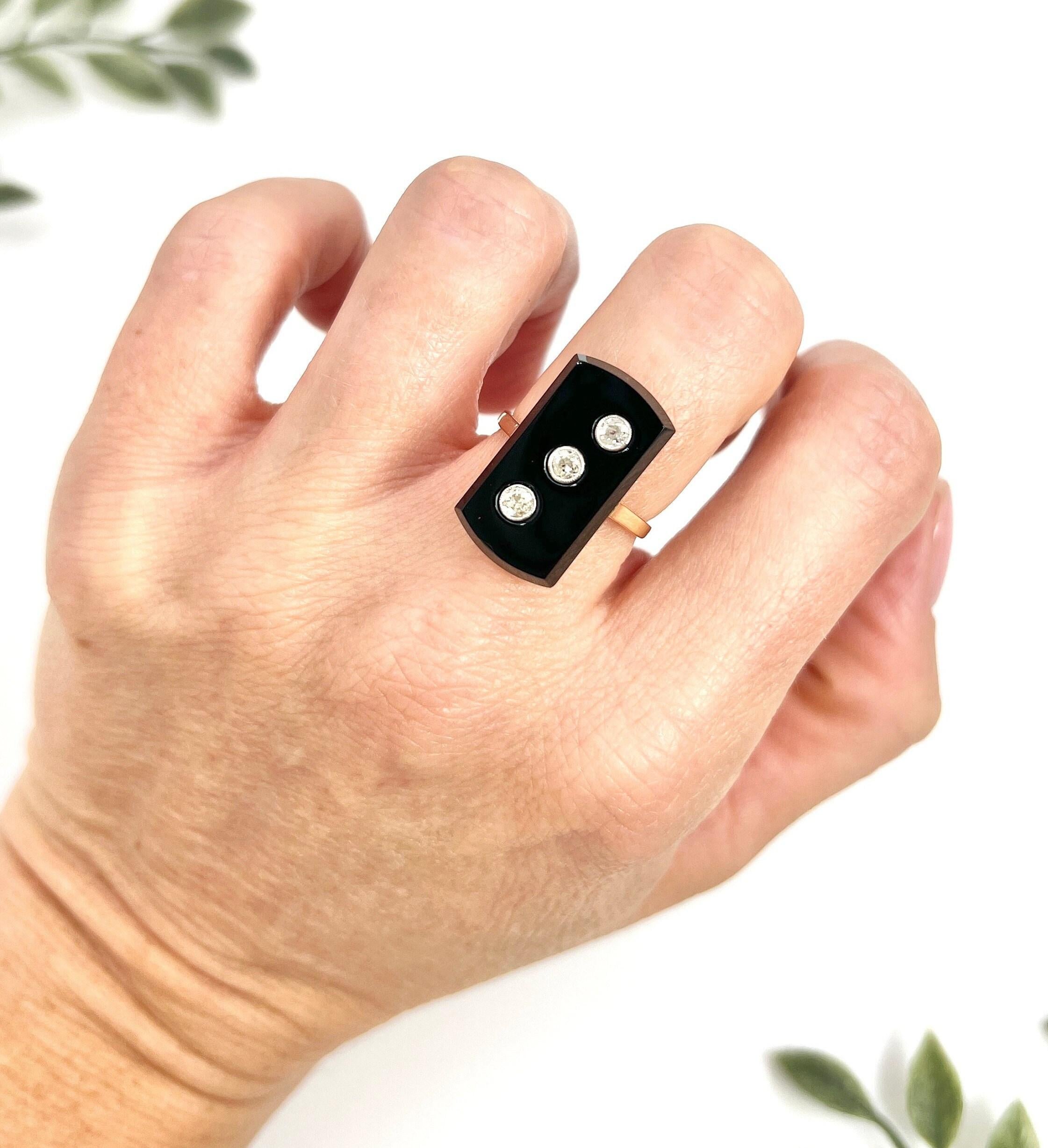 Antique 18ct Gold, 1920s Art Deco Rectangular Onyx & Diamond Three Stone Ring For Sale 5