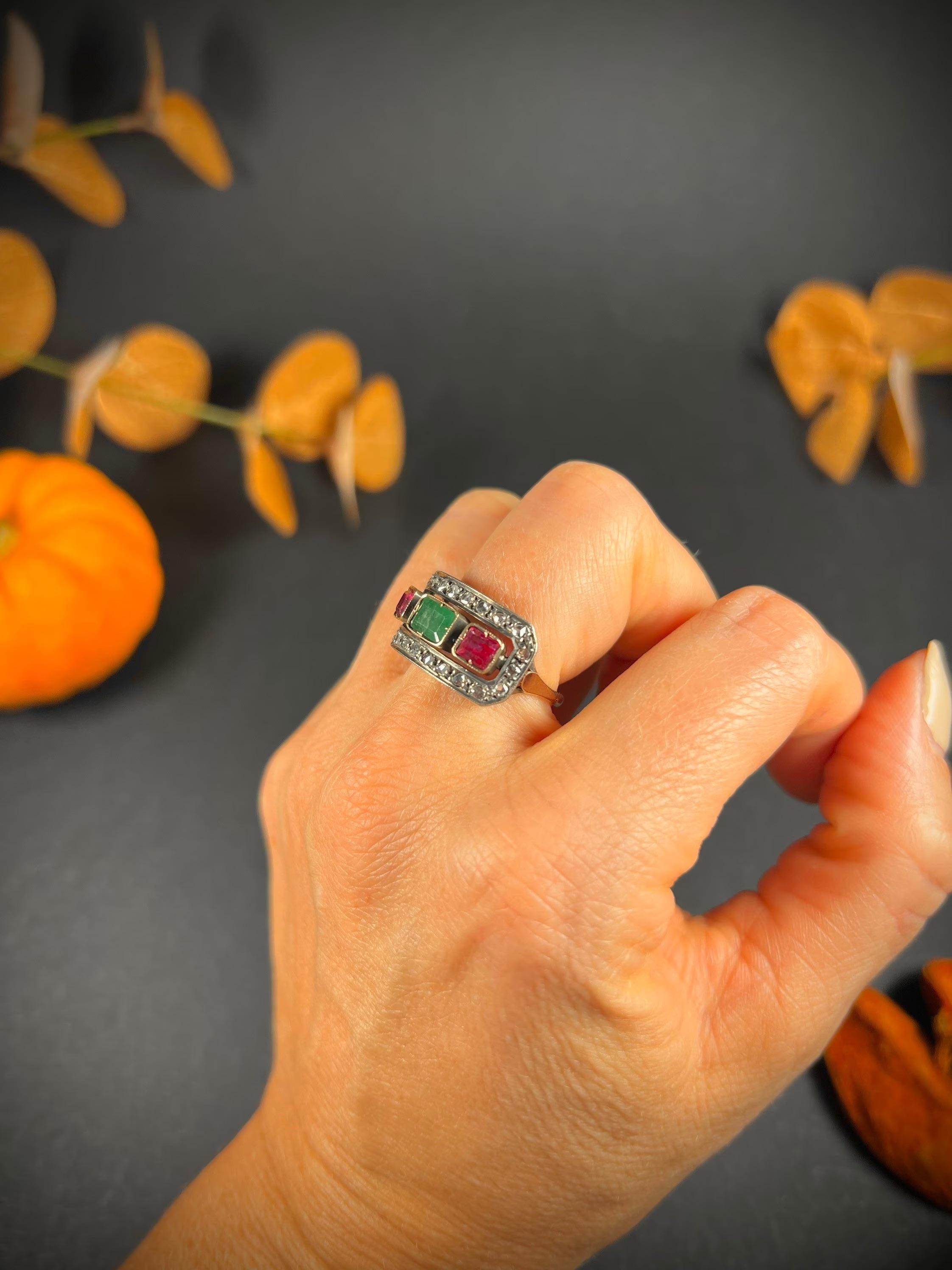 Antique 18ct Gold 1920’s Emerald, Ruby & Diamond Cocktail Ring For Sale 5