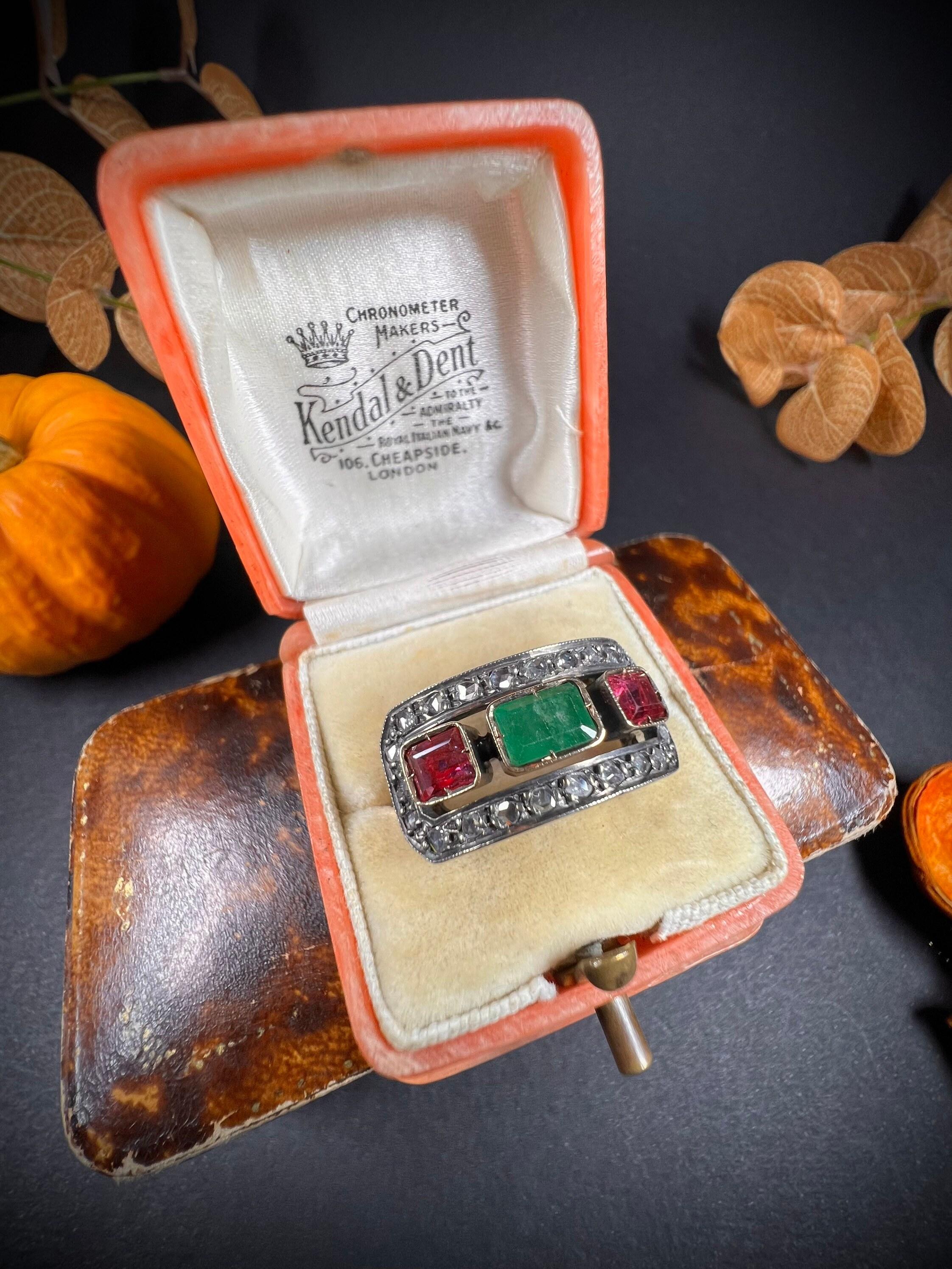 Antique 18ct Gold 1920’s Emerald, Ruby & Diamond Cocktail Ring In Good Condition For Sale In Brighton, GB