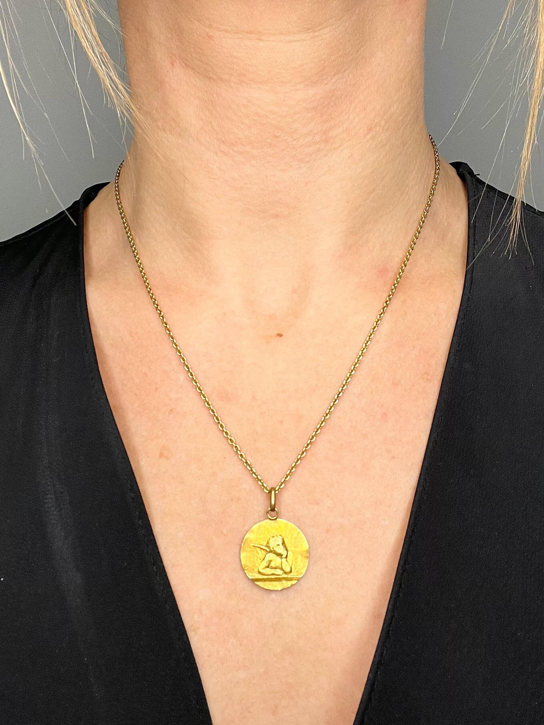 Antique 18ct Gold, 1920s French Cherub Portrait Disc Pendant For Sale 6