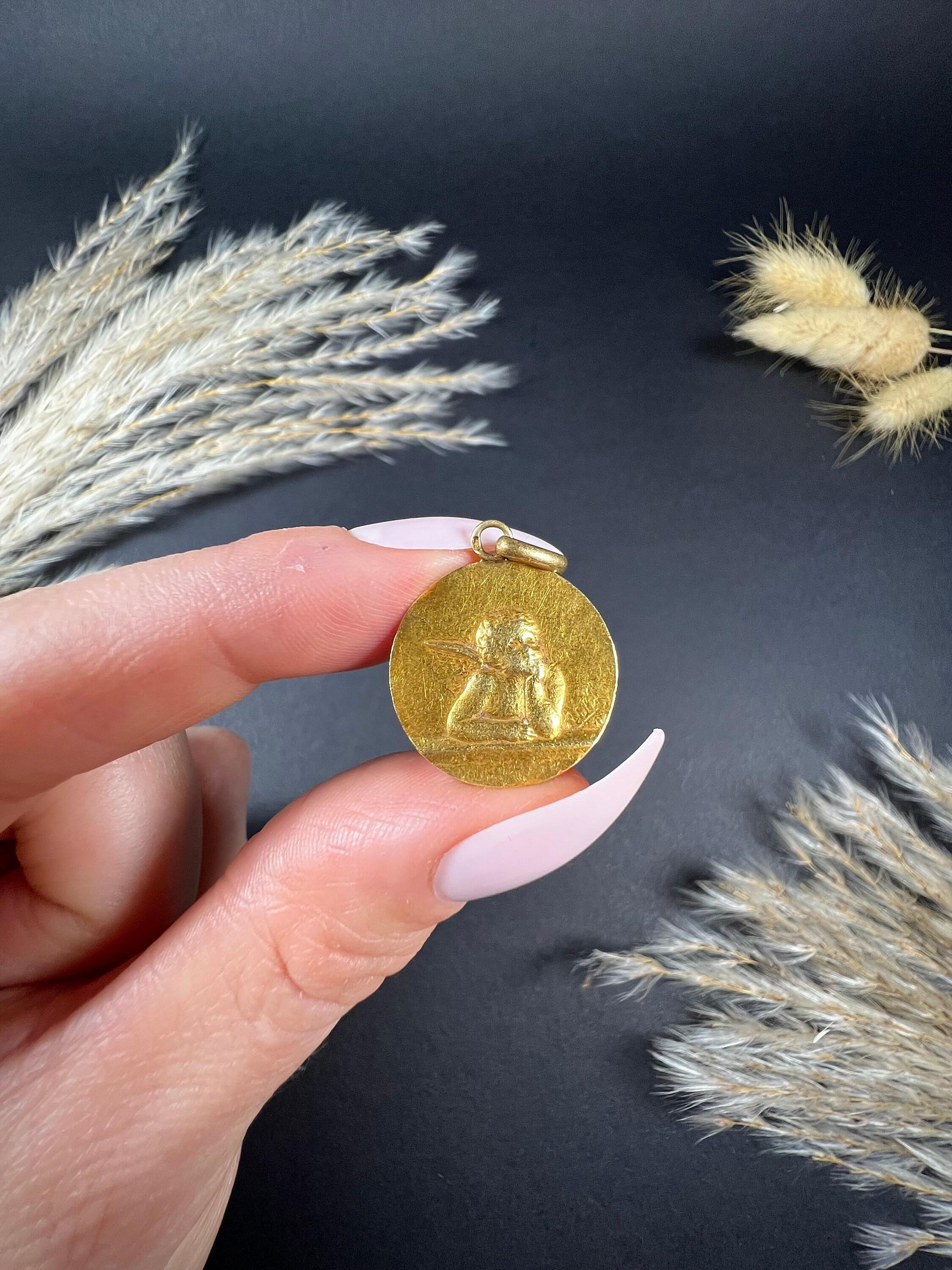 Antique Cherub Pendant 

18ct Gold French Stamped 

Circa 1920s

This stunning 18ct gold pendant is a true piece of history. With a beautiful cherub portrait, this pendant is French-stamped with the Eagle's head and dates back to the 1920s. The