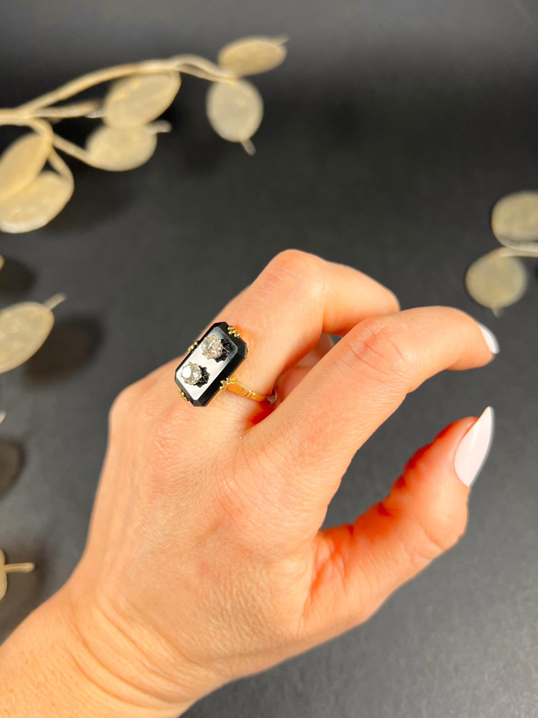 Antique Onyx Ring

18ct Gold Tested

Circa 1920’s 

Lovely, rectangular antique ring. Set with a great sized flat onyx & two old European cut diamonds. Mounted on an 18ct yellow gold band. 

Face of the ring measures approx height 19mm & width