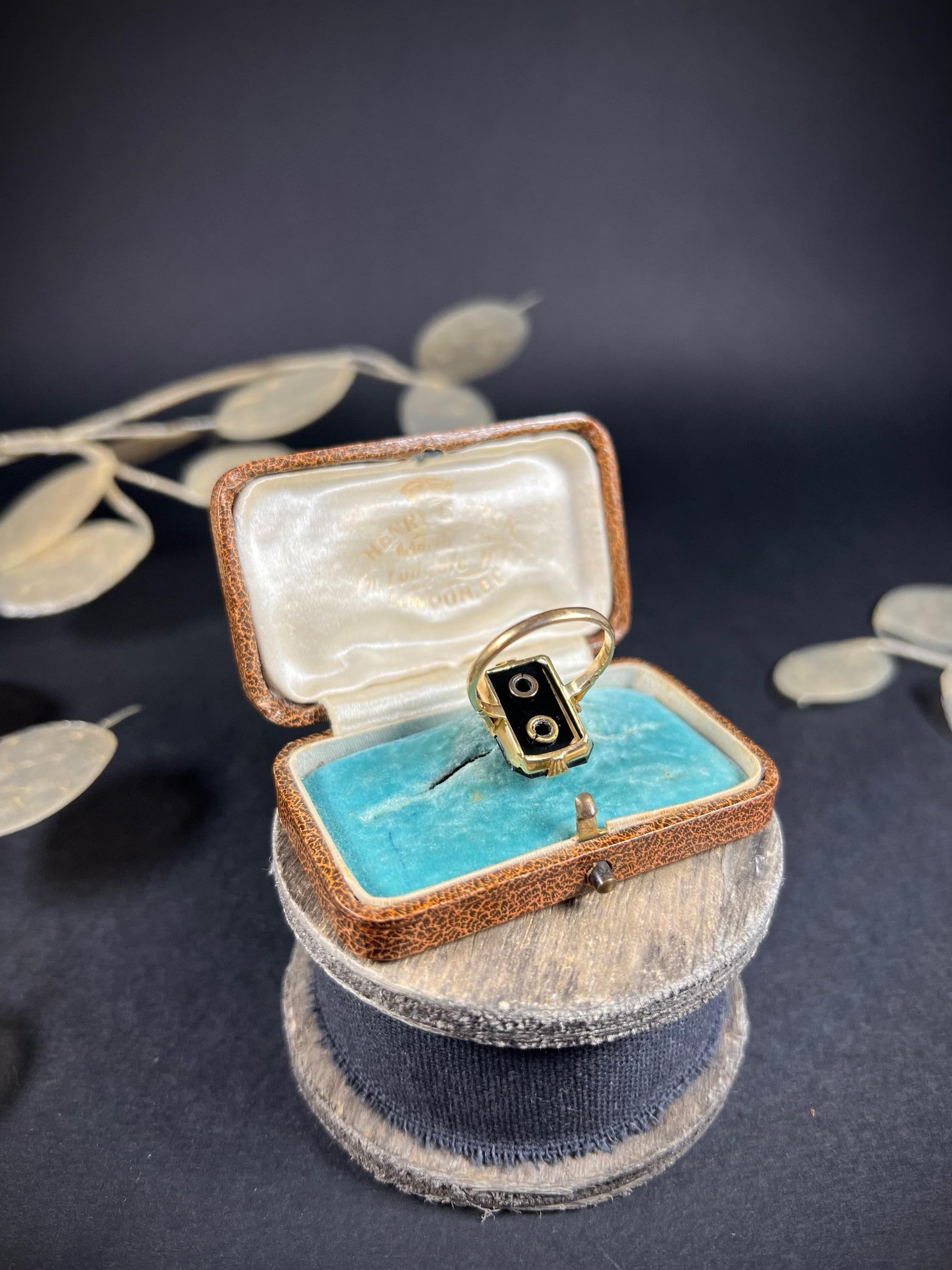 Women's or Men's Antique 18ct Gold 1920’s Rectangular Onyx & Diamond Ring For Sale