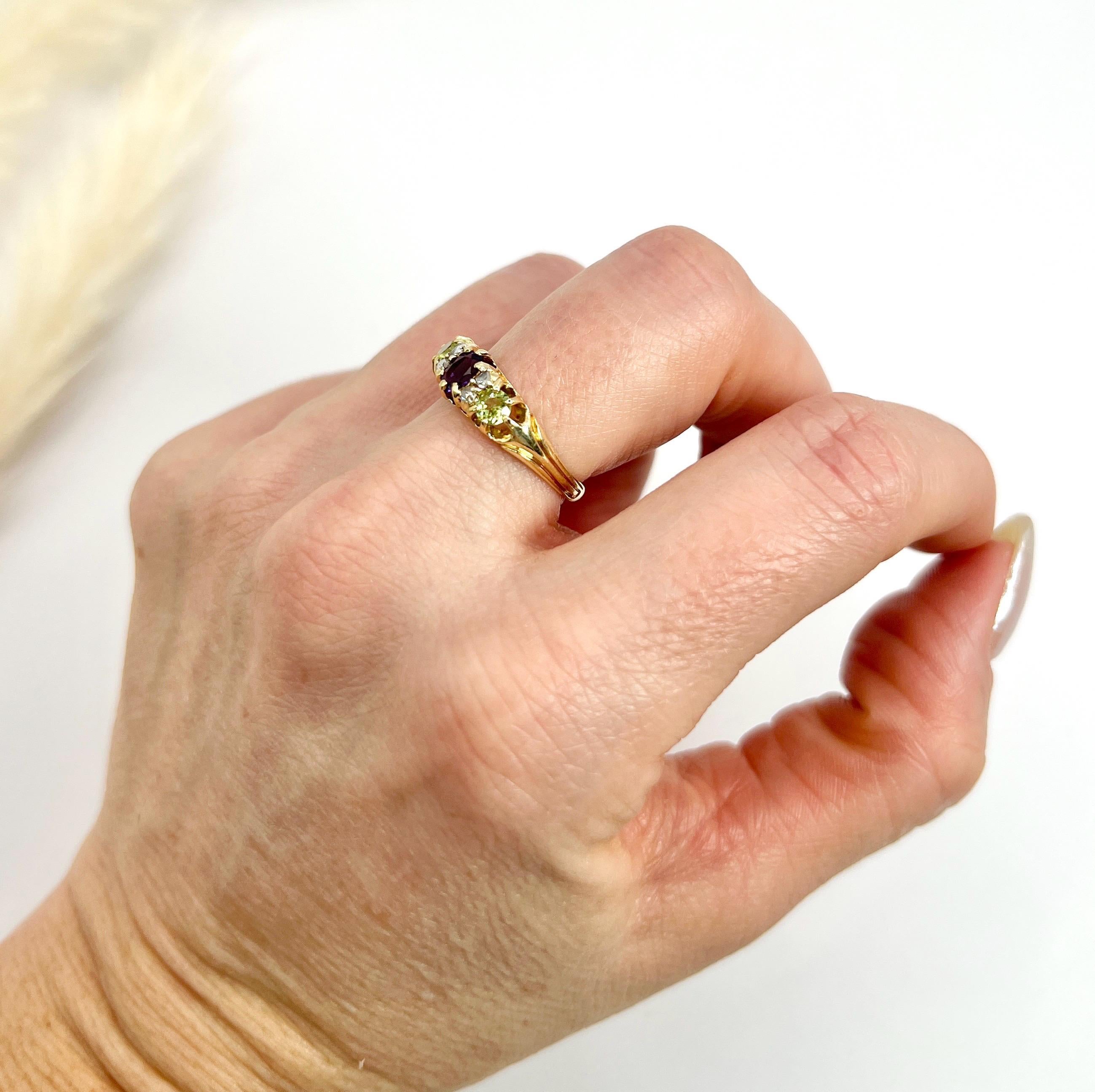 Anillo Sufragista Antiguo de Oro de 18 ct, Amatista, Diamante y Peridoto 5