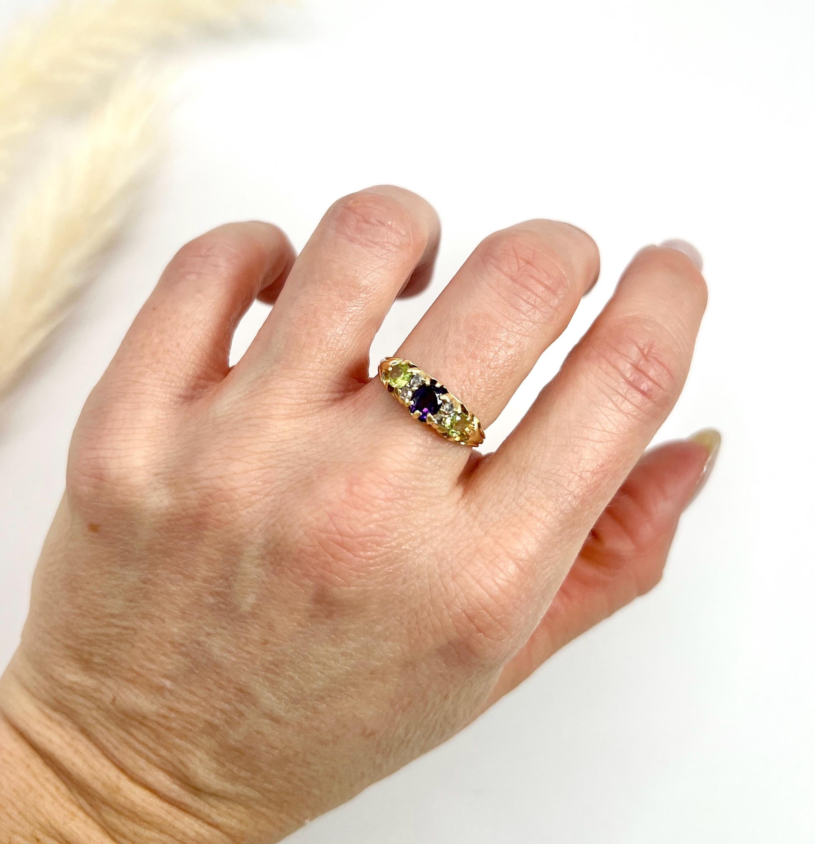 Anillo Sufragista Antiguo de Oro de 18 ct, Amatista, Diamante y Peridoto Corte oval