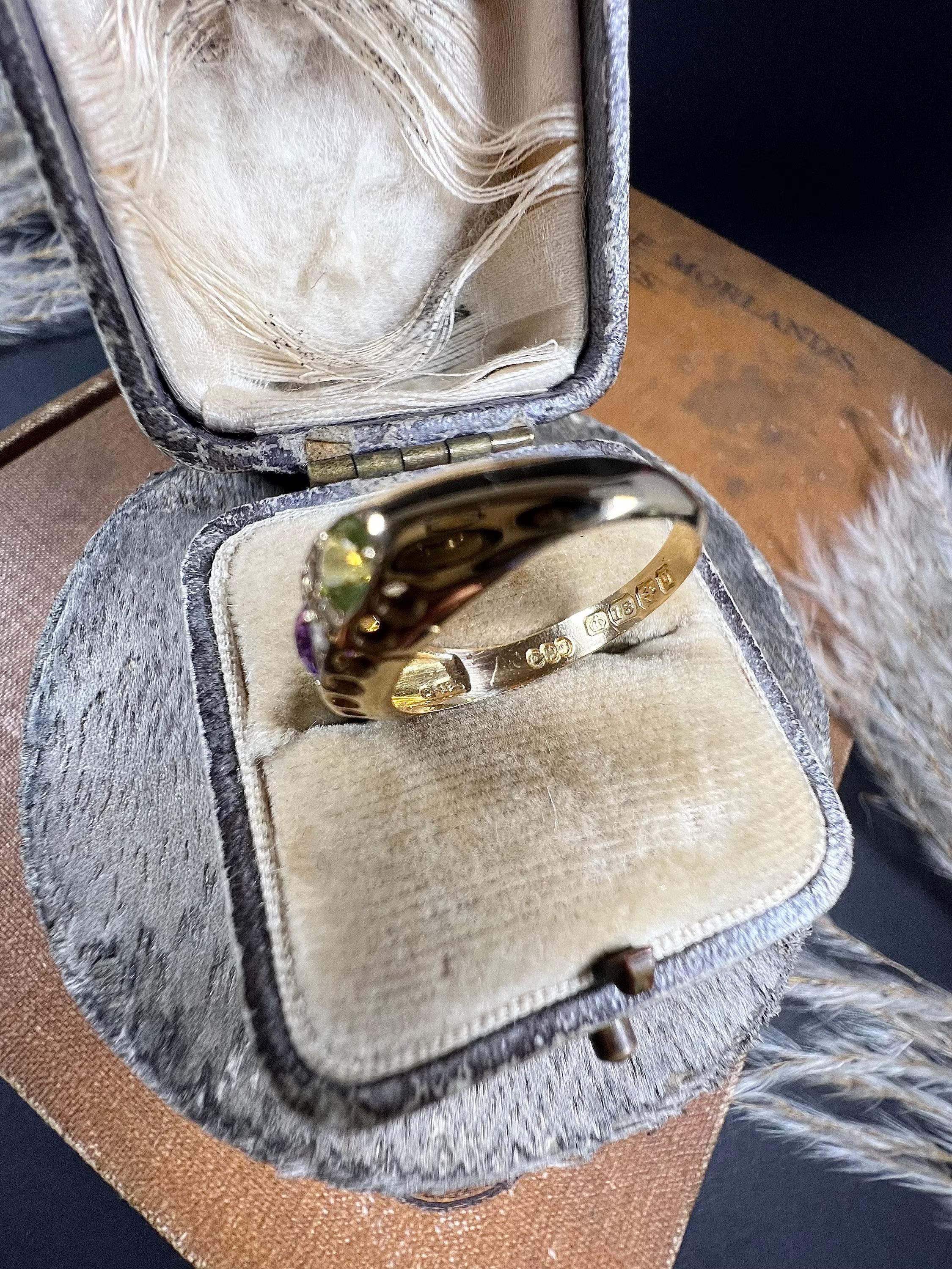 Antiker Suffragette-Ring aus 18 Karat Gold mit Amethyst, Diamant und Peridot im Zustand „Gut“ im Angebot in Brighton, GB