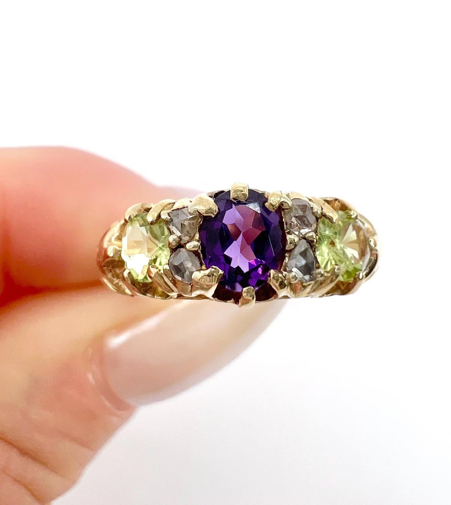 Femenino o masculino Anillo Sufragista Antiguo de Oro de 18 ct, Amatista, Diamante y Peridoto