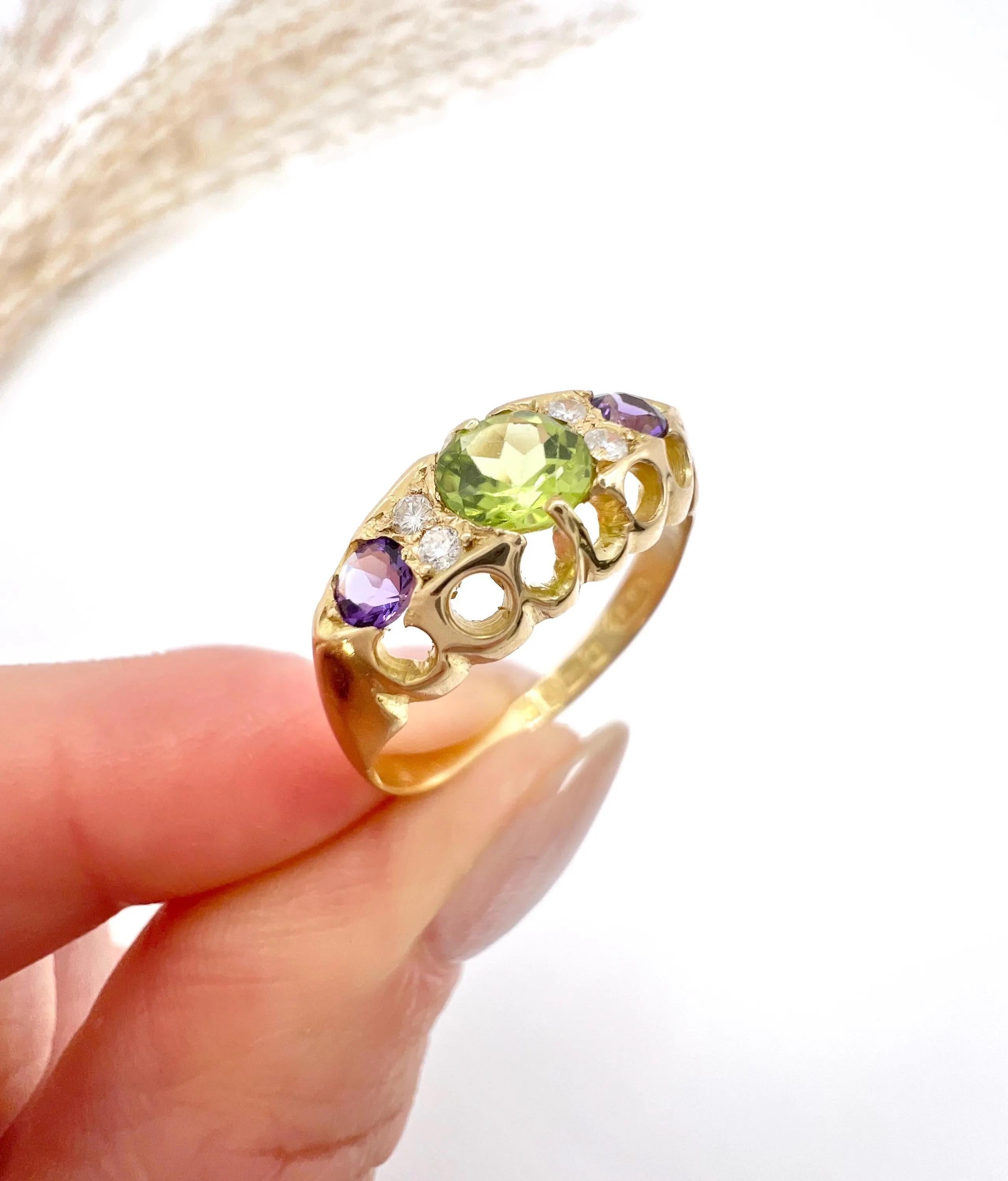 Antique 18ct Gold Amethyst Diamond and Peridot Suffragette Ring Hallmarked 1919 For Sale 1