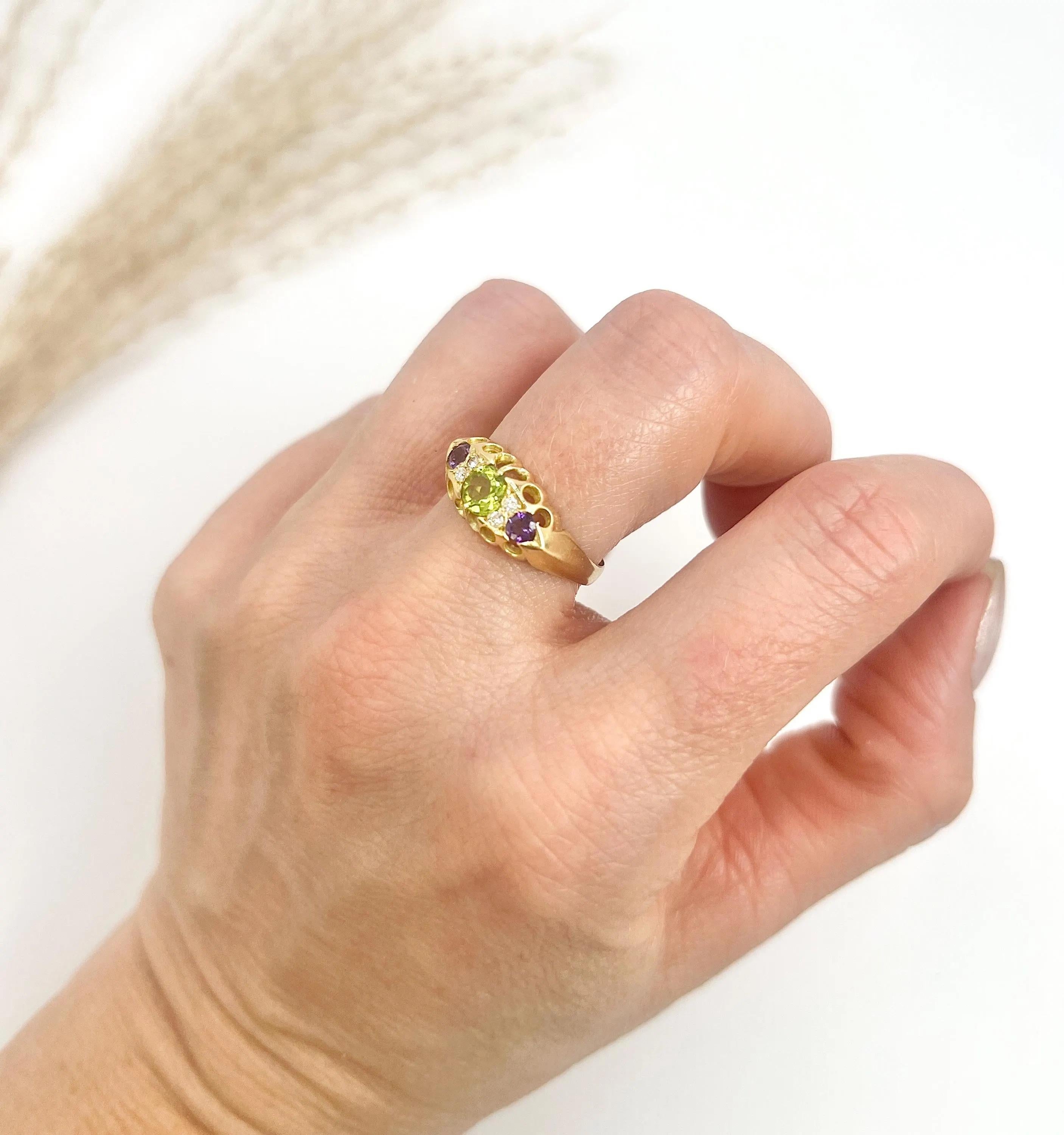 Antique 18ct Gold Amethyst Diamond and Peridot Suffragette Ring Hallmarked 1919 For Sale 3