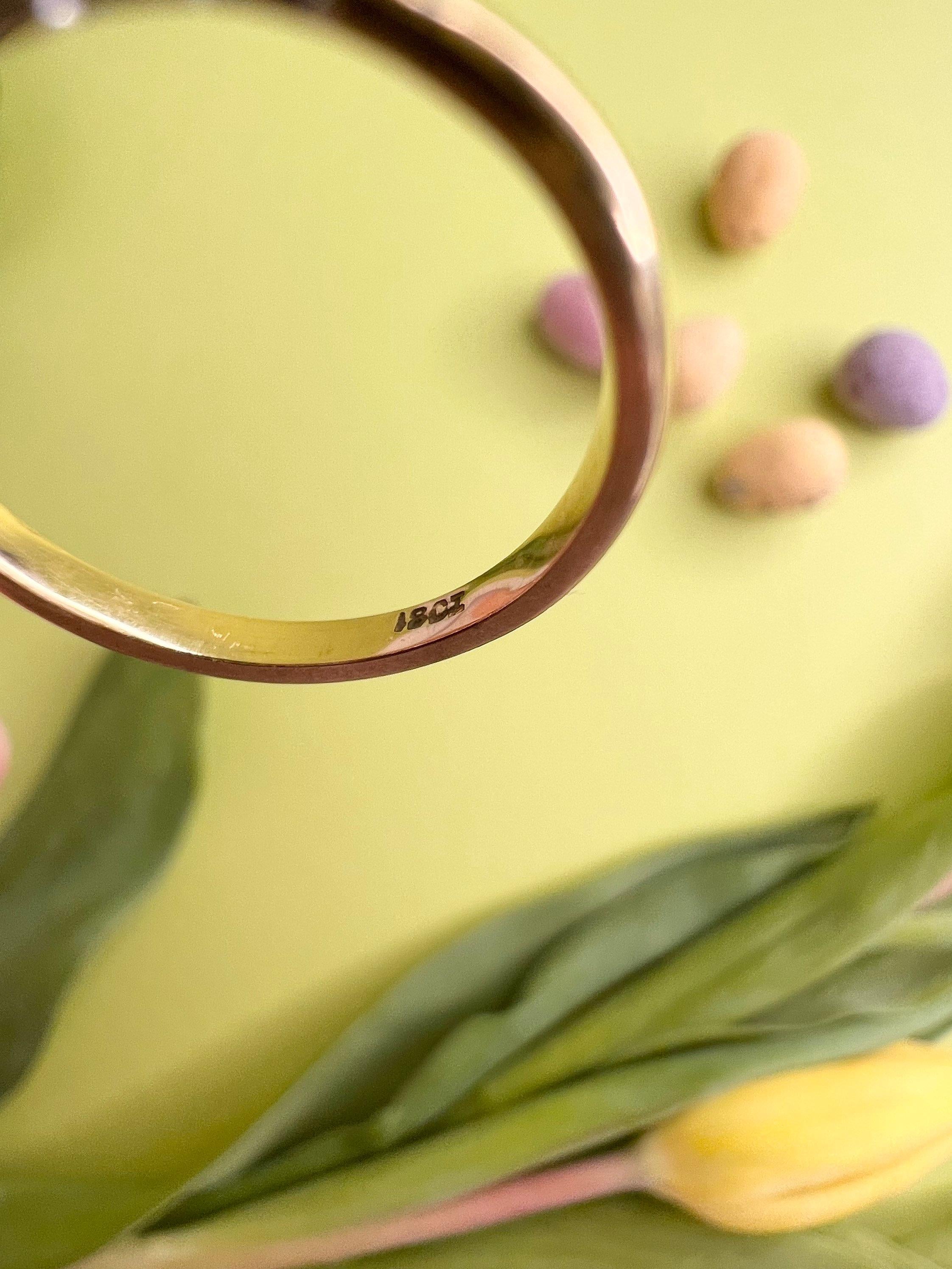 Antiker quadratischer Deko-Verlobungsring aus 18 Karat Gold und Diamanten für Damen oder Herren im Angebot