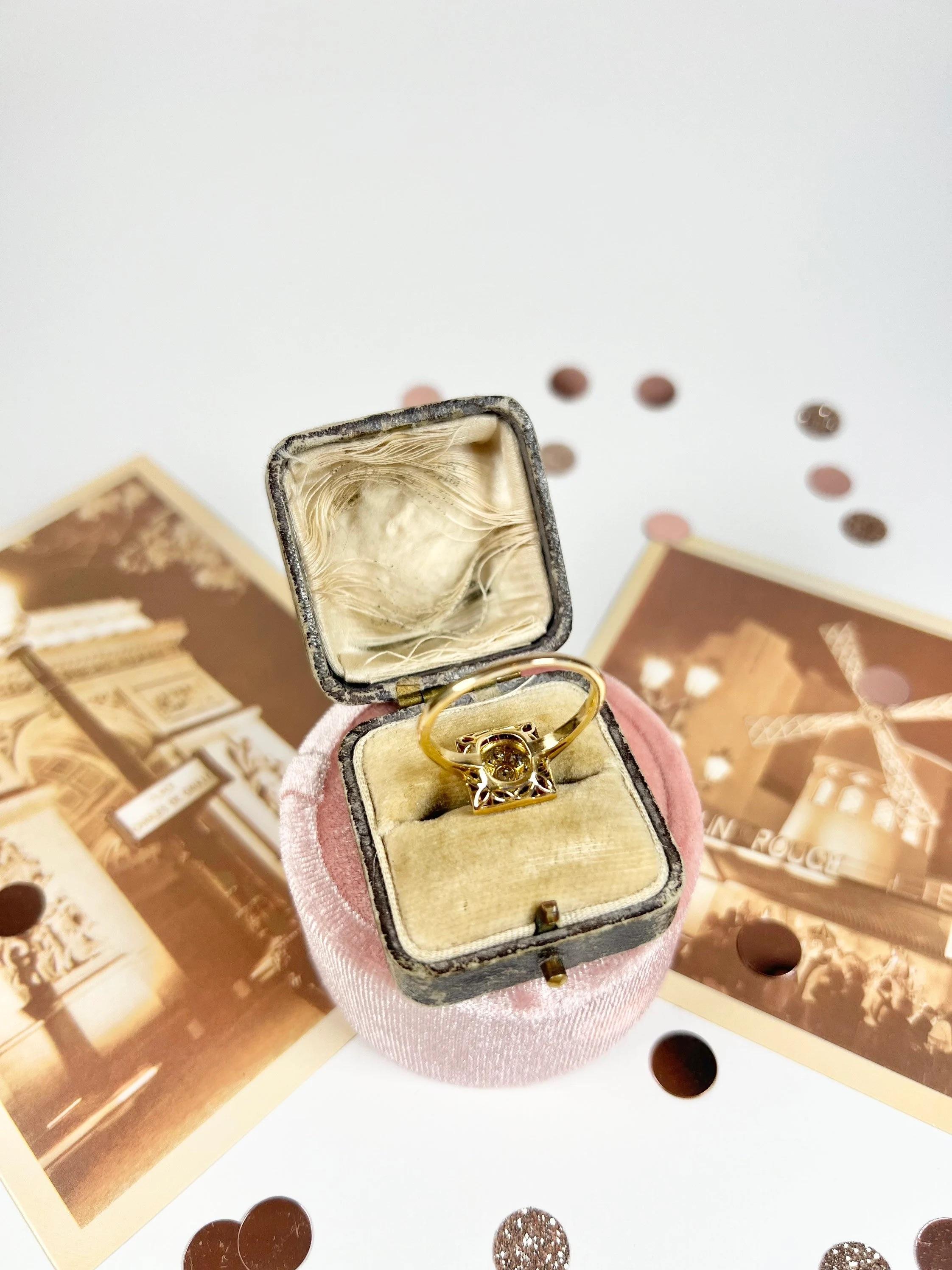 Antique 18ct Gold Art Deco Ruby & Diamond Square Ring In Good Condition For Sale In Brighton, GB