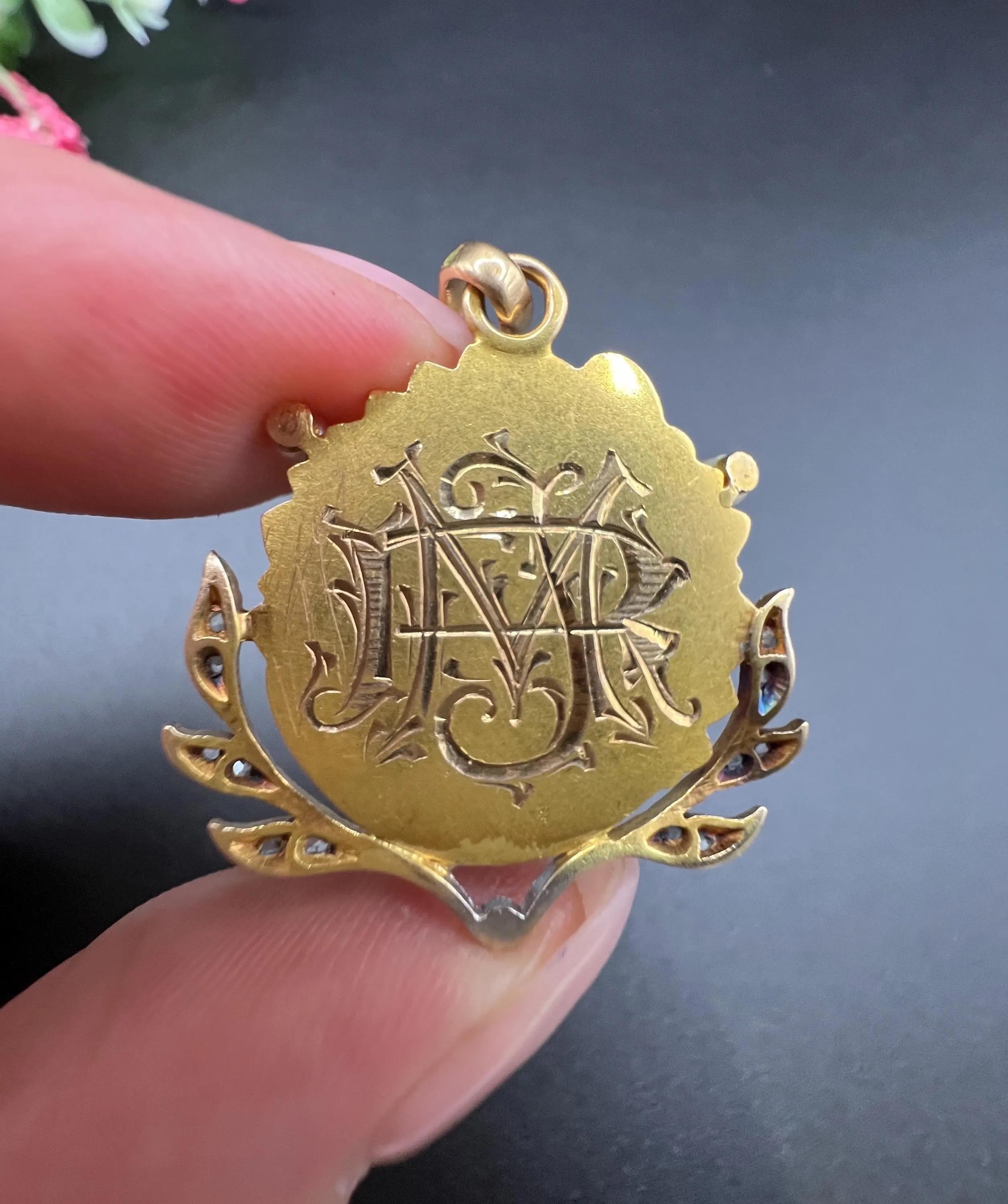 Pendentif ancien en or 18ct, diamants et perles de rocaille pour un portrait de femme en vente 5