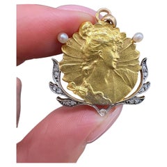 Pendentif ancien en or 18ct, diamants et perles de rocaille pour un portrait de femme