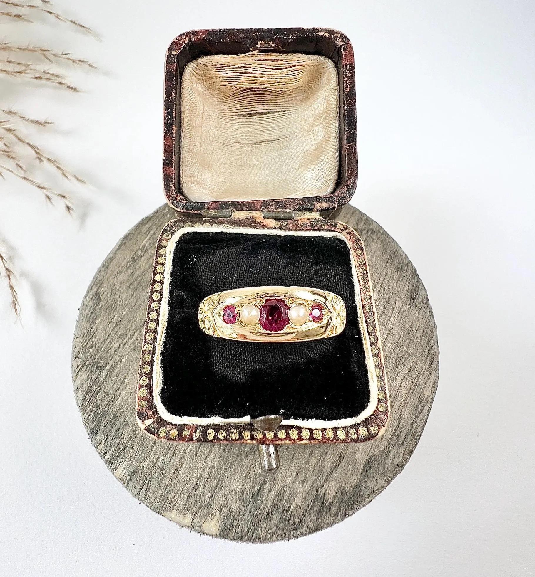 Antique Ring

18ct Gold Stamped

Hallmarked Birmingham circa 1910

Makers Mark S.B & S.Ld- S Blanckensee & Son Ltd

Introducing a stunning 18ct yellow gold Edwardian 5-stone ring, meticulously set with alternating rubies and natural seed pearls.